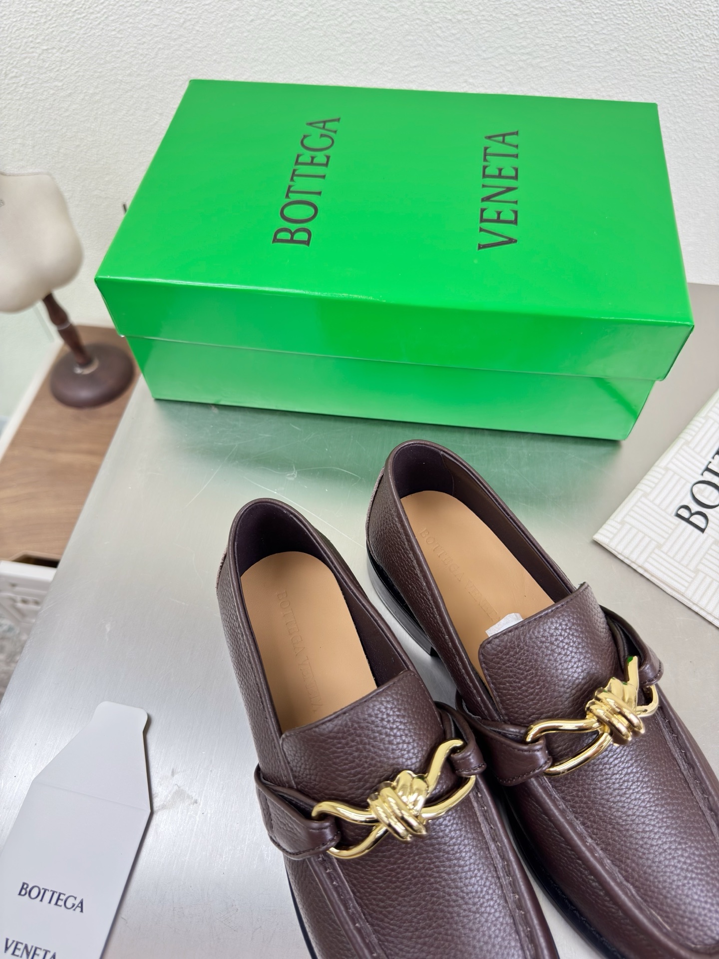高版本出厂 Bottega Veneta/BV F065 2026ss新款老钱风荔枝纹皮鎏金扣饰平底乐福
