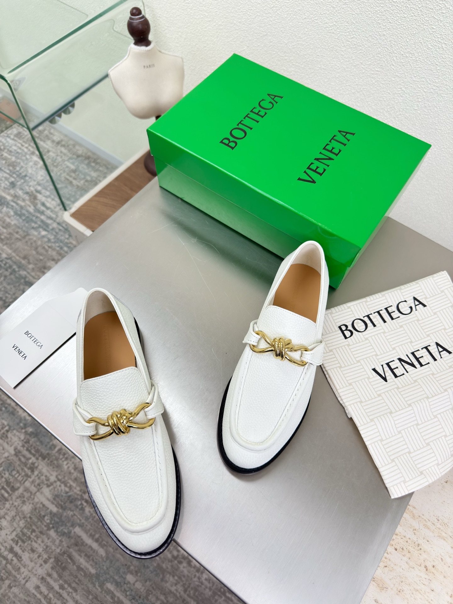 高版本出厂 Bottega Veneta/BV F065 2026ss新款老钱风荔枝纹皮鎏金扣饰平底乐福