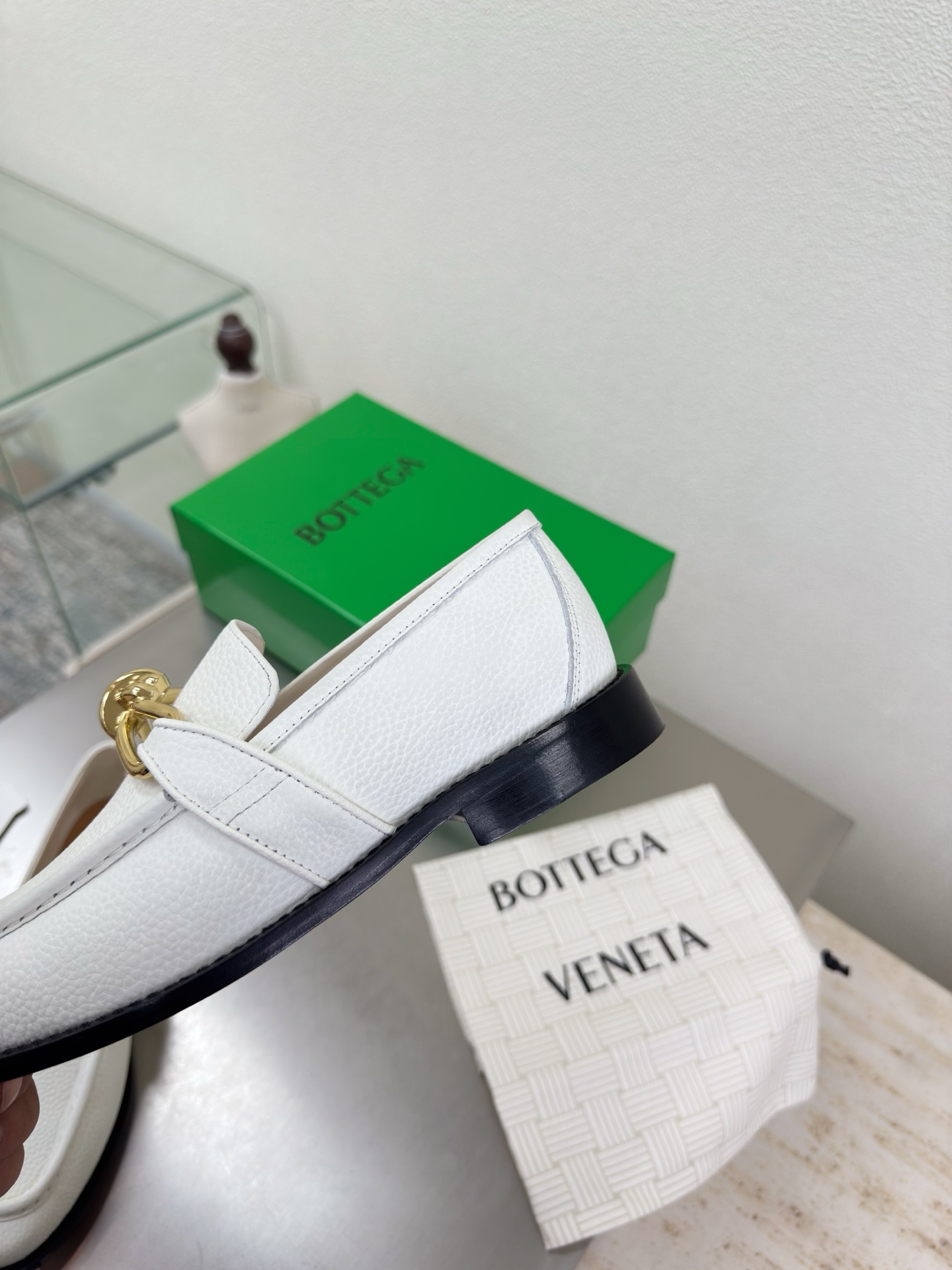 高版本出厂 Bottega Veneta/BV F065 2026ss新款老钱风荔枝纹皮鎏金扣饰平底乐福