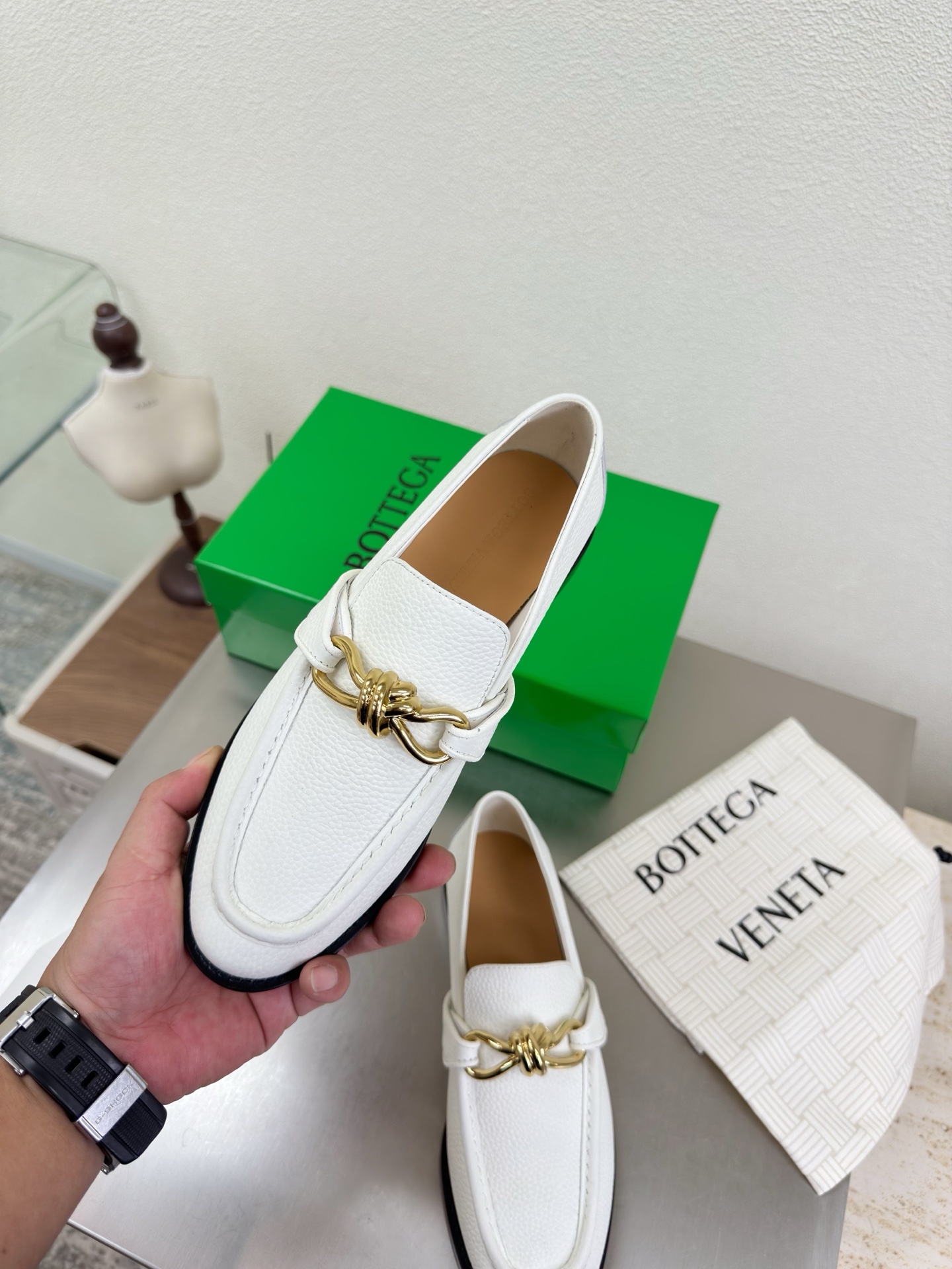 高版本出厂 Bottega Veneta/BV F065 2026ss新款老钱风荔枝纹皮鎏金扣饰平底乐福