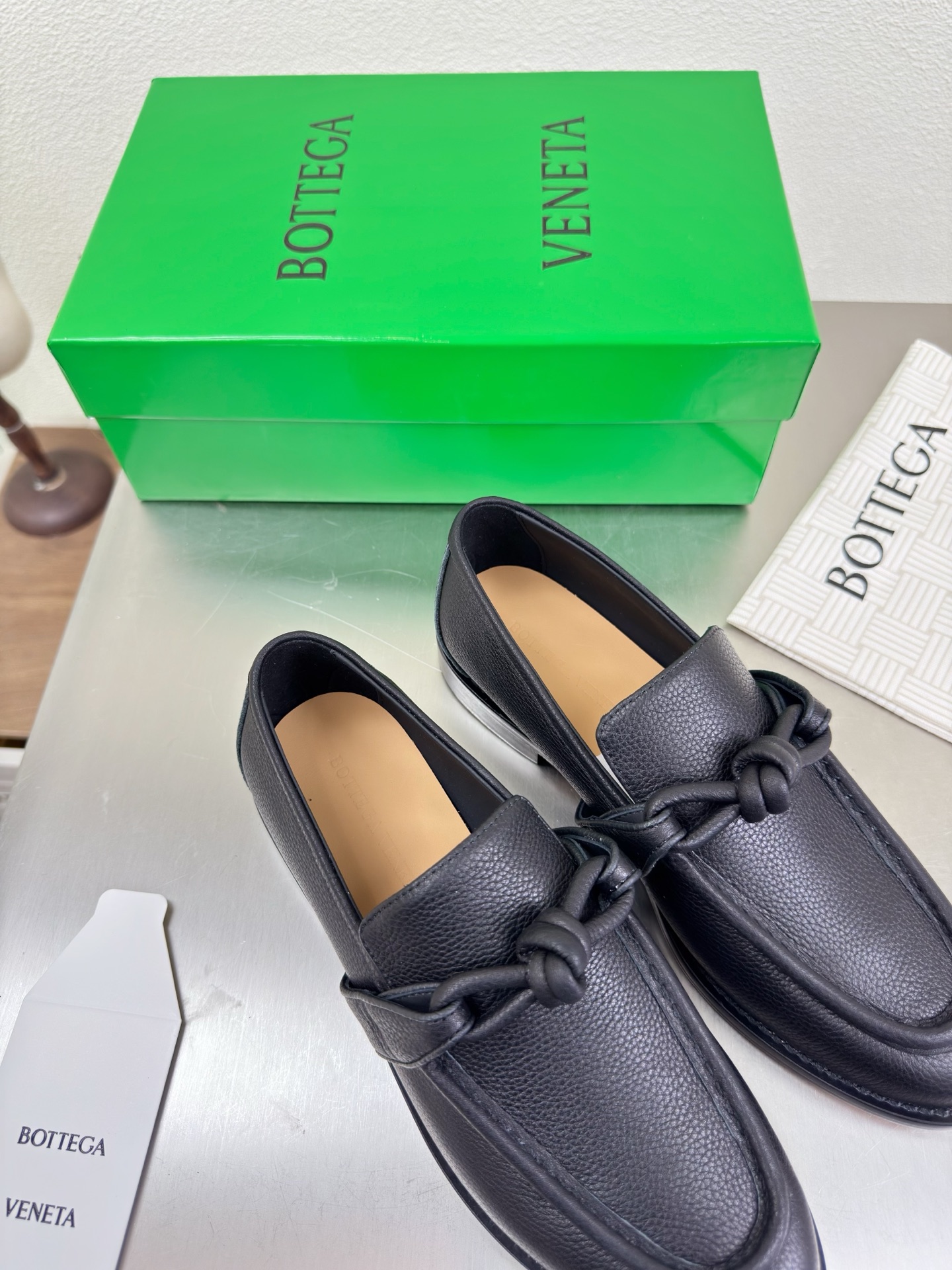 高版本出厂 Bottega Veneta/BV F065 2026ss新款老钱风荔枝纹皮绳结扣饰平底乐福