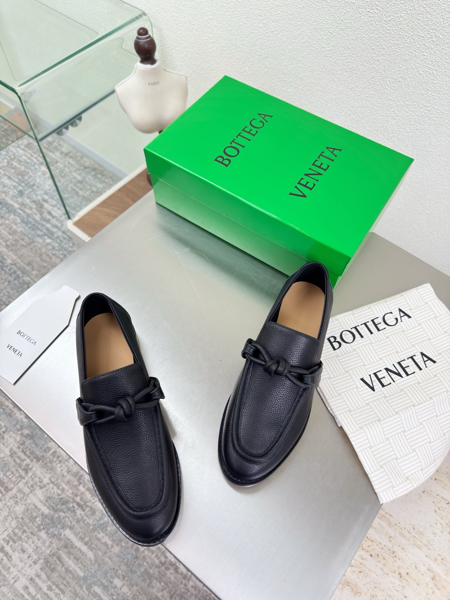 高版本出厂 Bottega Veneta/BV F065 2026ss新款老钱风荔枝纹皮绳结扣饰平底乐福