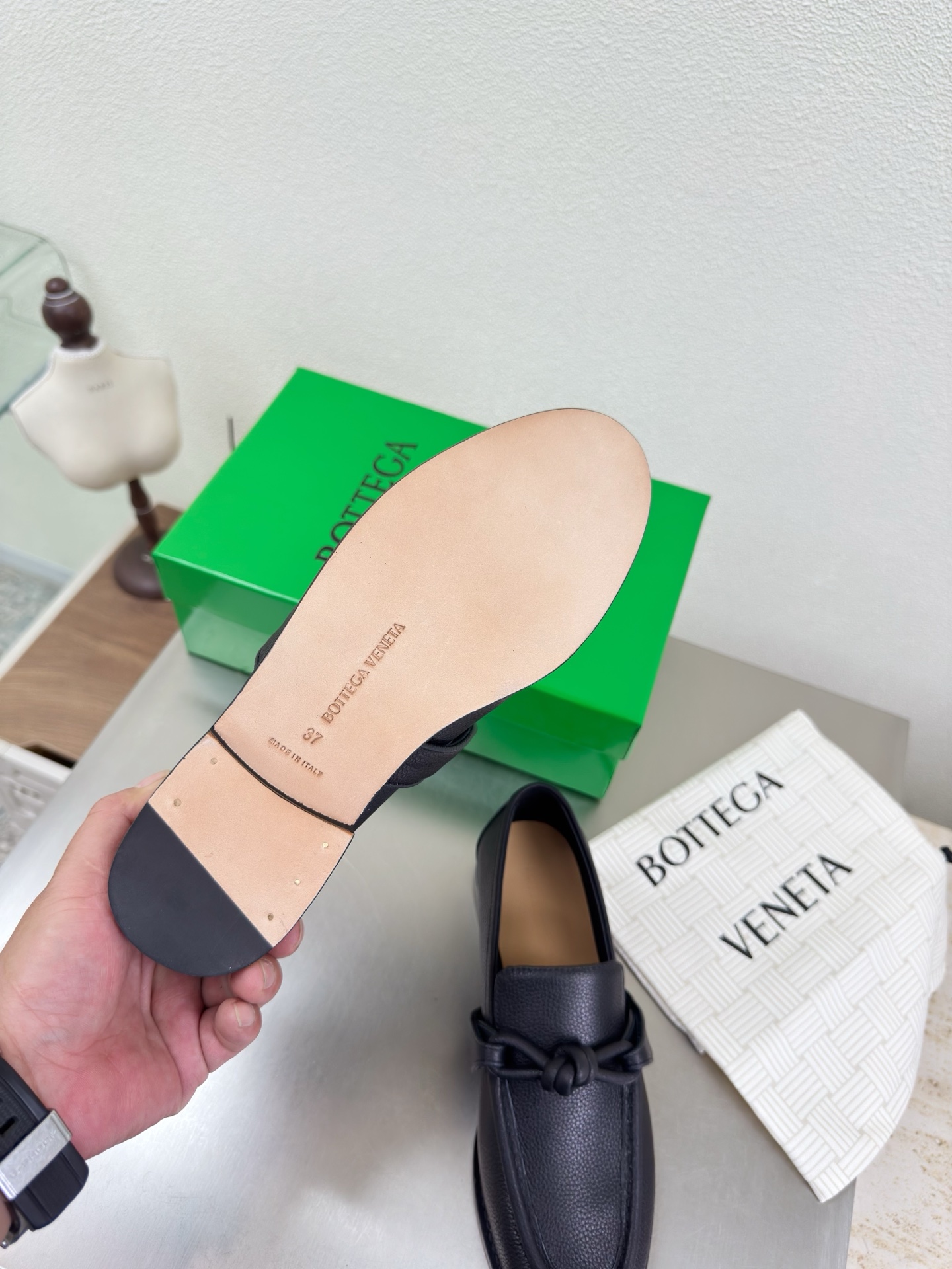 高版本出厂 Bottega Veneta/BV F065 2026ss新款老钱风荔枝纹皮绳结扣饰平底乐福