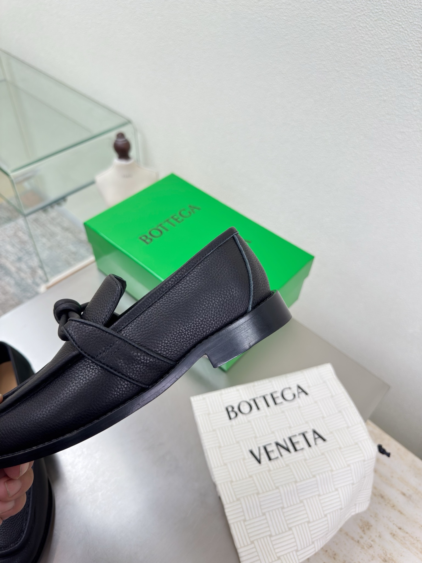 高版本出厂 Bottega Veneta/BV F065 2026ss新款老钱风荔枝纹皮绳结扣饰平底乐福