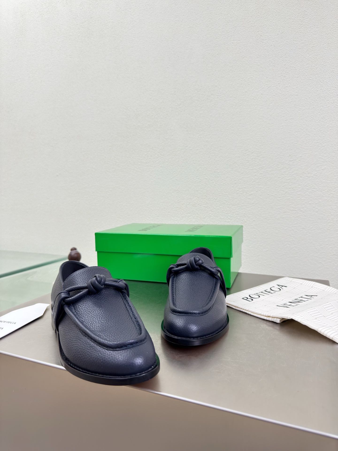 高版本出厂 Bottega Veneta/BV F065 2026ss新款老钱风荔枝纹皮绳结扣饰平底乐福