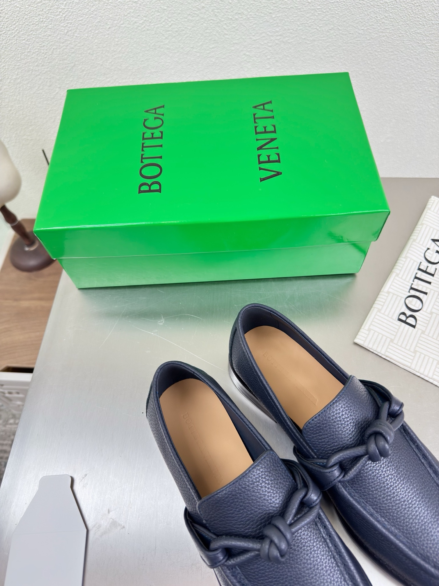 高版本出厂 Bottega Veneta/BV F065 2026ss新款老钱风荔枝纹皮绳结扣饰平底乐福