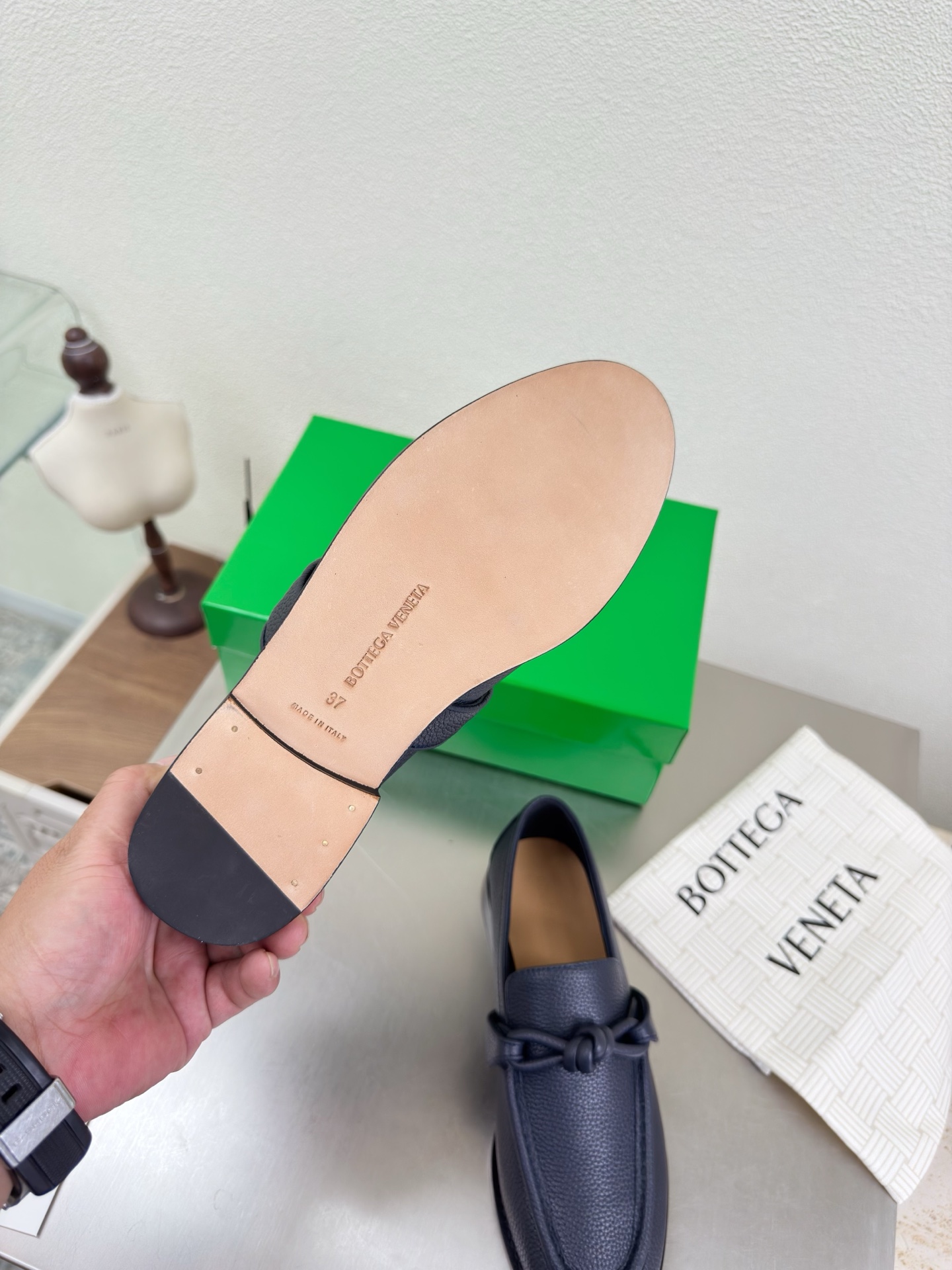 高版本出厂 Bottega Veneta/BV F065 2026ss新款老钱风荔枝纹皮绳结扣饰平底乐福