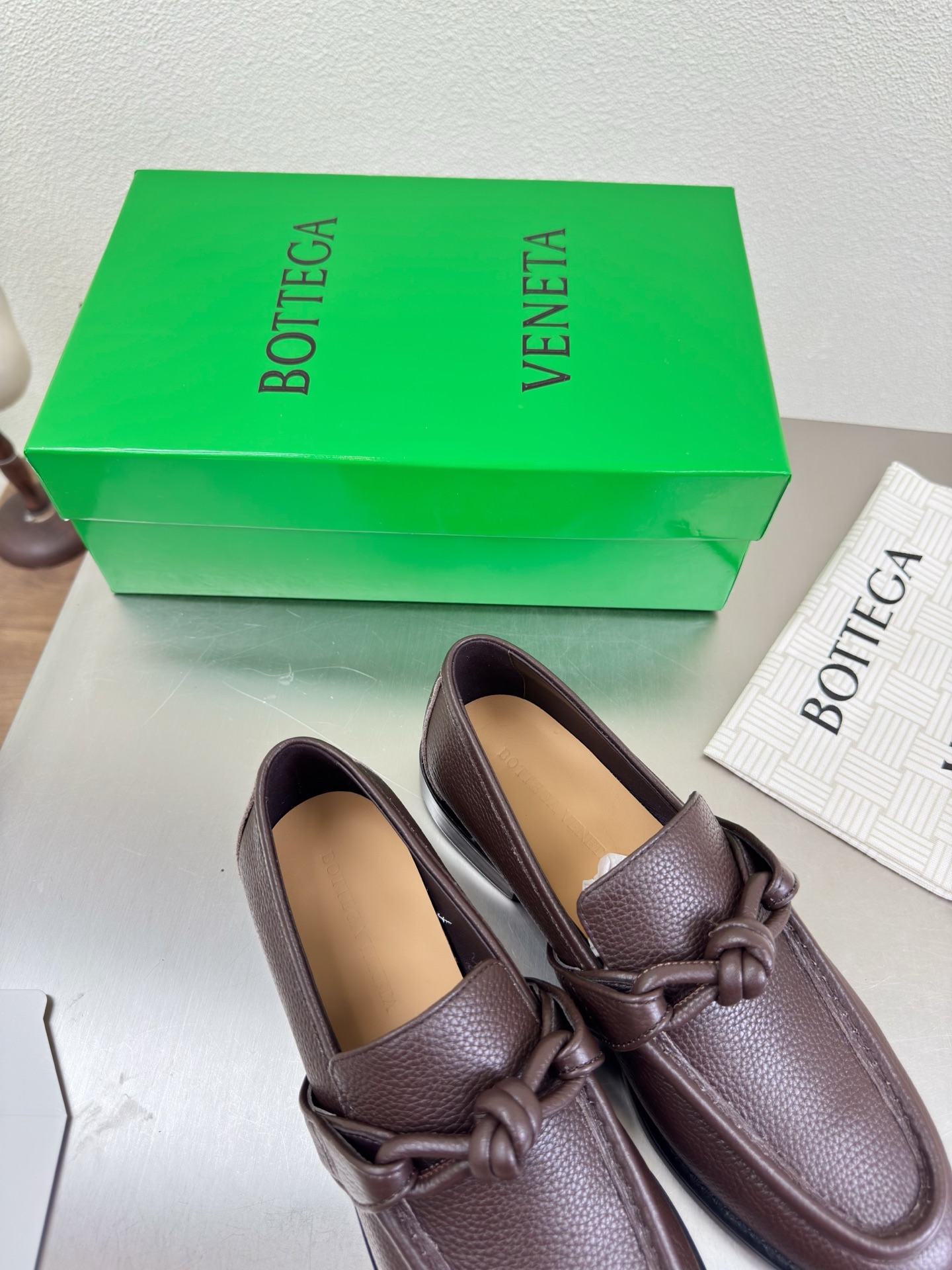 高版本出厂 Bottega Veneta/BV F065 2026ss新款老钱风荔枝纹皮绳结扣饰平底乐福