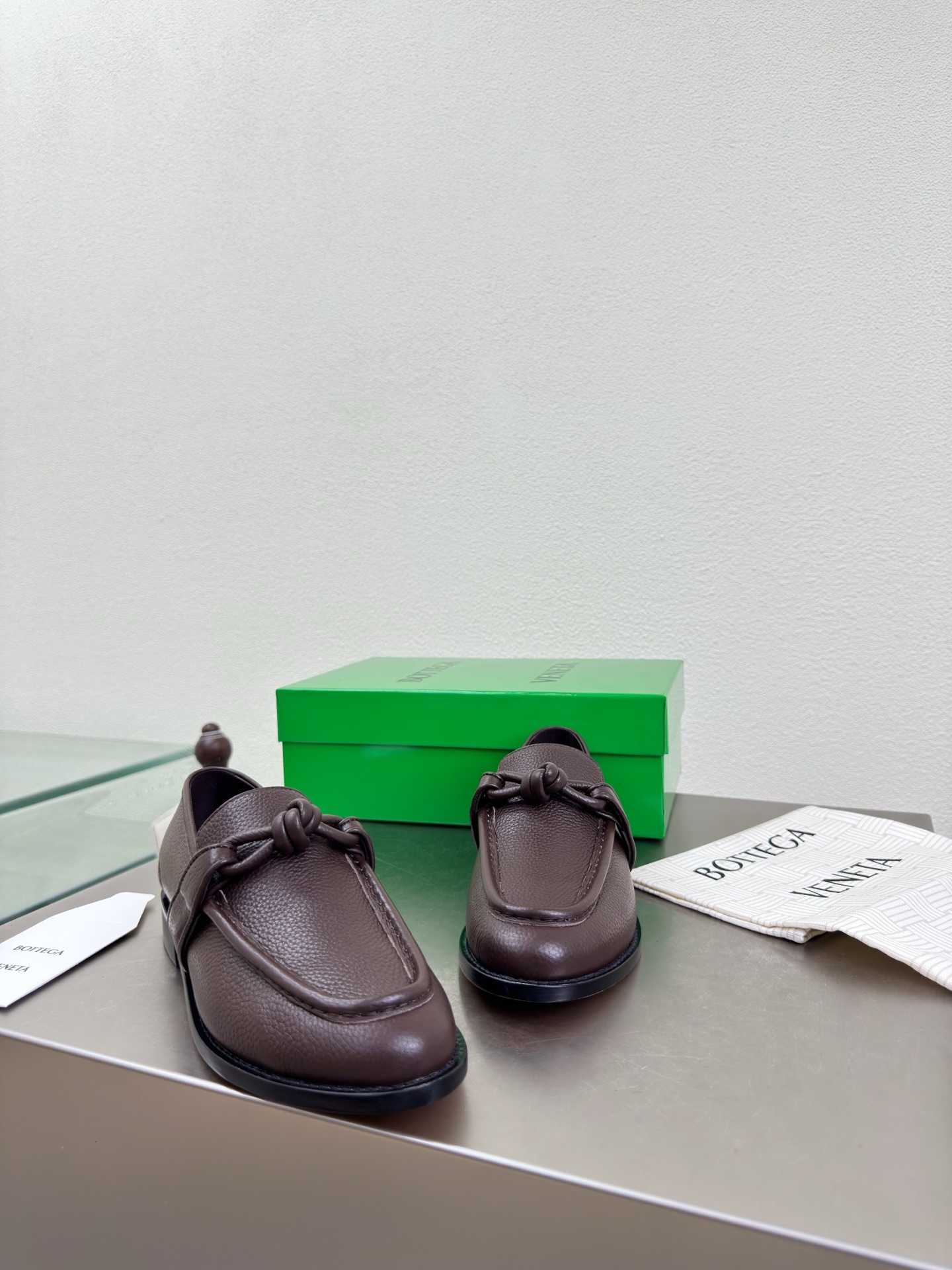 高版本出厂 Bottega Veneta/BV F065 2026ss新款老钱风荔枝纹皮绳结扣饰平底乐福