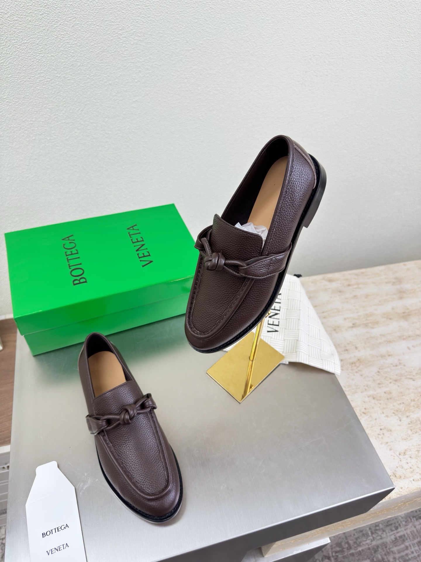 高版本出厂 Bottega Veneta/BV F065 2026ss新款老钱风荔枝纹皮绳结扣饰平底乐福