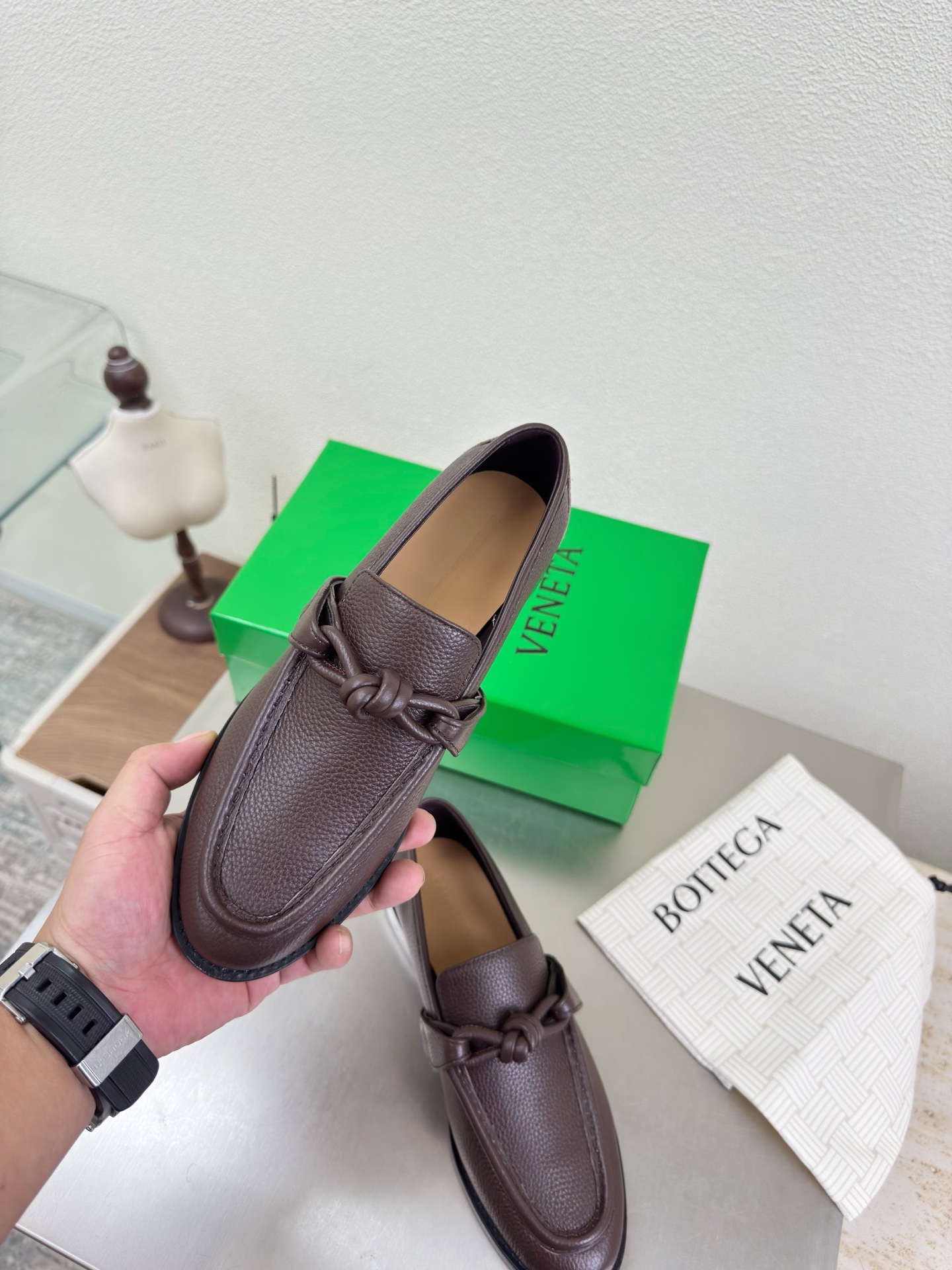 高版本出厂 Bottega Veneta/BV F065 2026ss新款老钱风荔枝纹皮绳结扣饰平底乐福