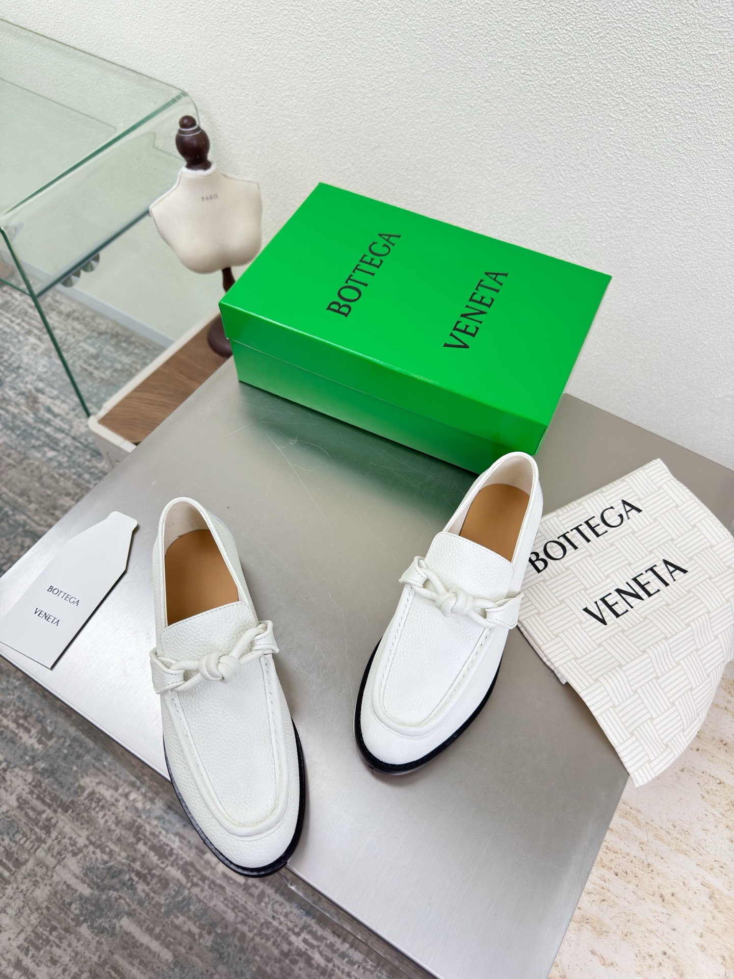 高版本出厂 Bottega Veneta/BV F065 2026ss新款老钱风荔枝纹皮绳结扣饰平底乐福