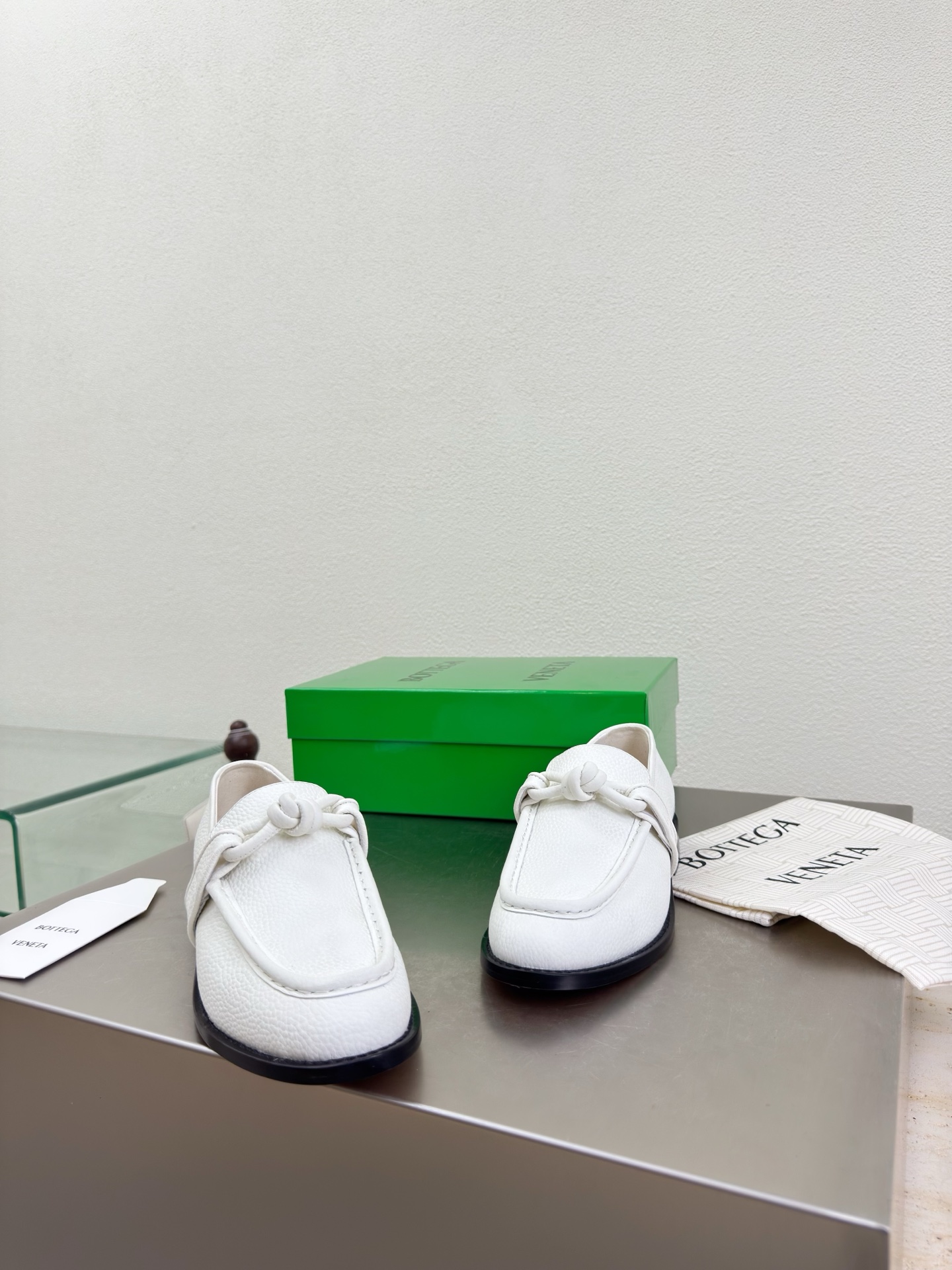 高版本出厂 Bottega Veneta/BV F065 2026ss新款老钱风荔枝纹皮绳结扣饰平底乐福