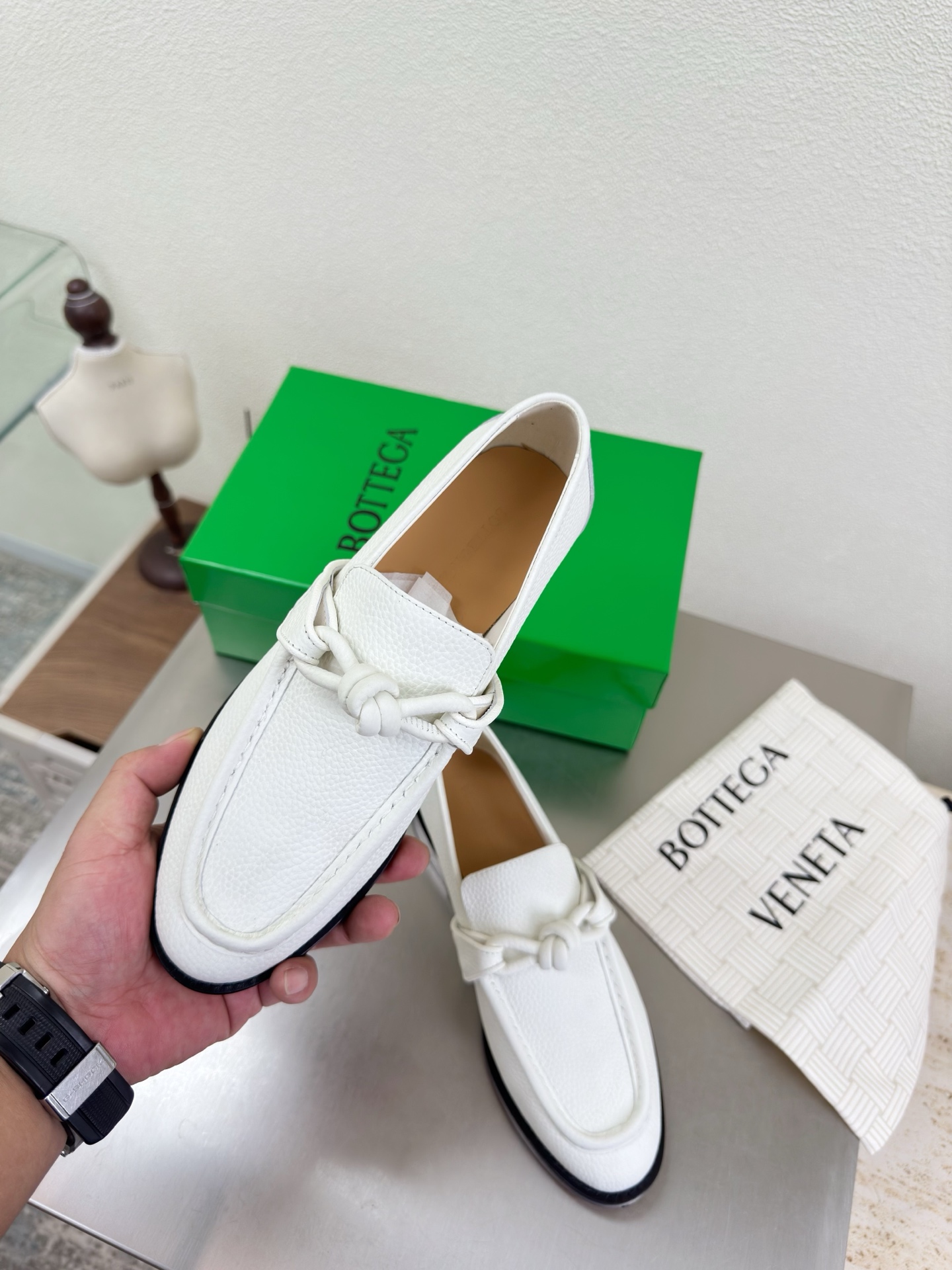 高版本出厂 Bottega Veneta/BV F065 2026ss新款老钱风荔枝纹皮绳结扣饰平底乐福