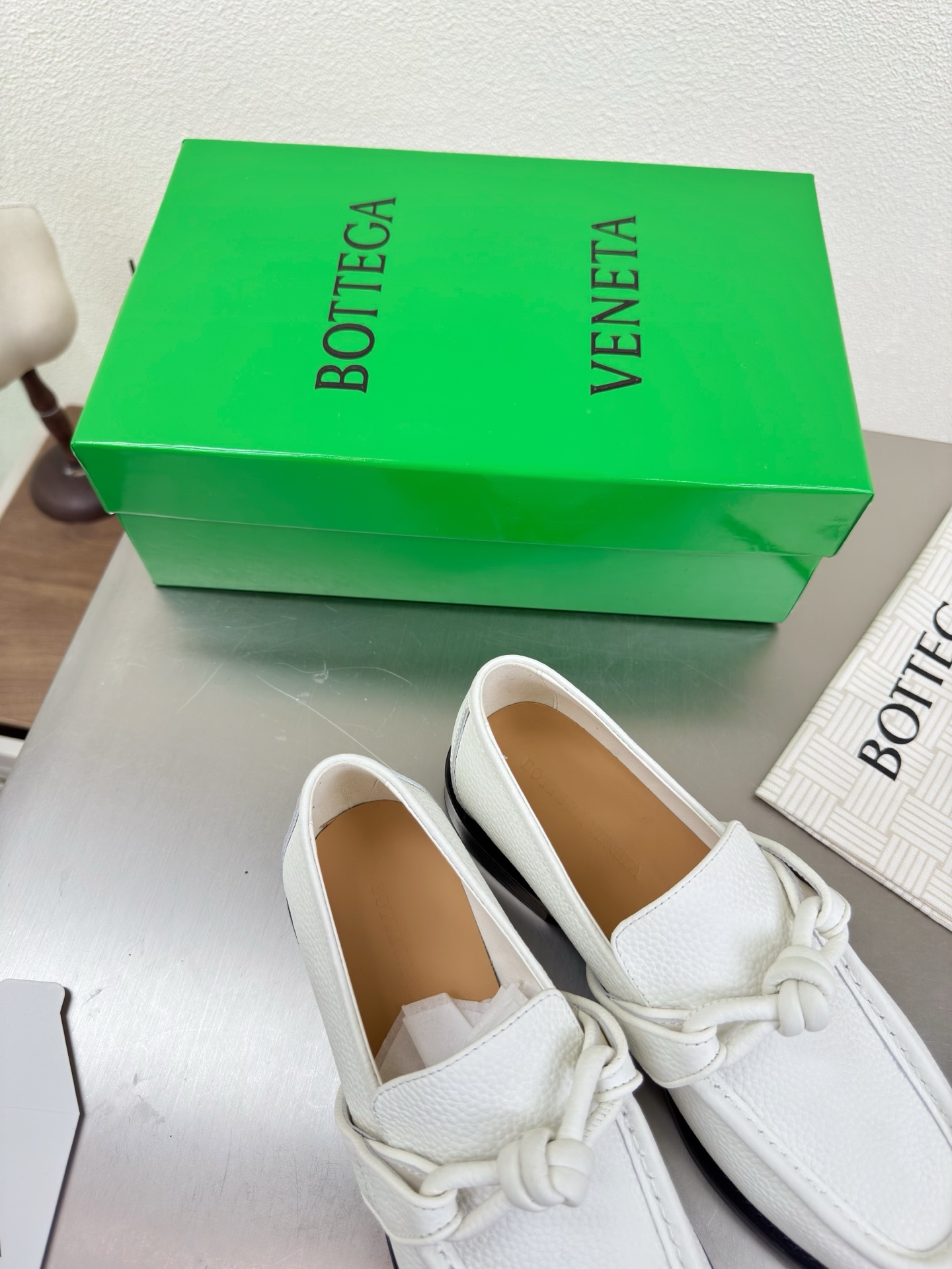 高版本出厂 Bottega Veneta/BV F065 2026ss新款老钱风荔枝纹皮绳结扣饰平底乐福