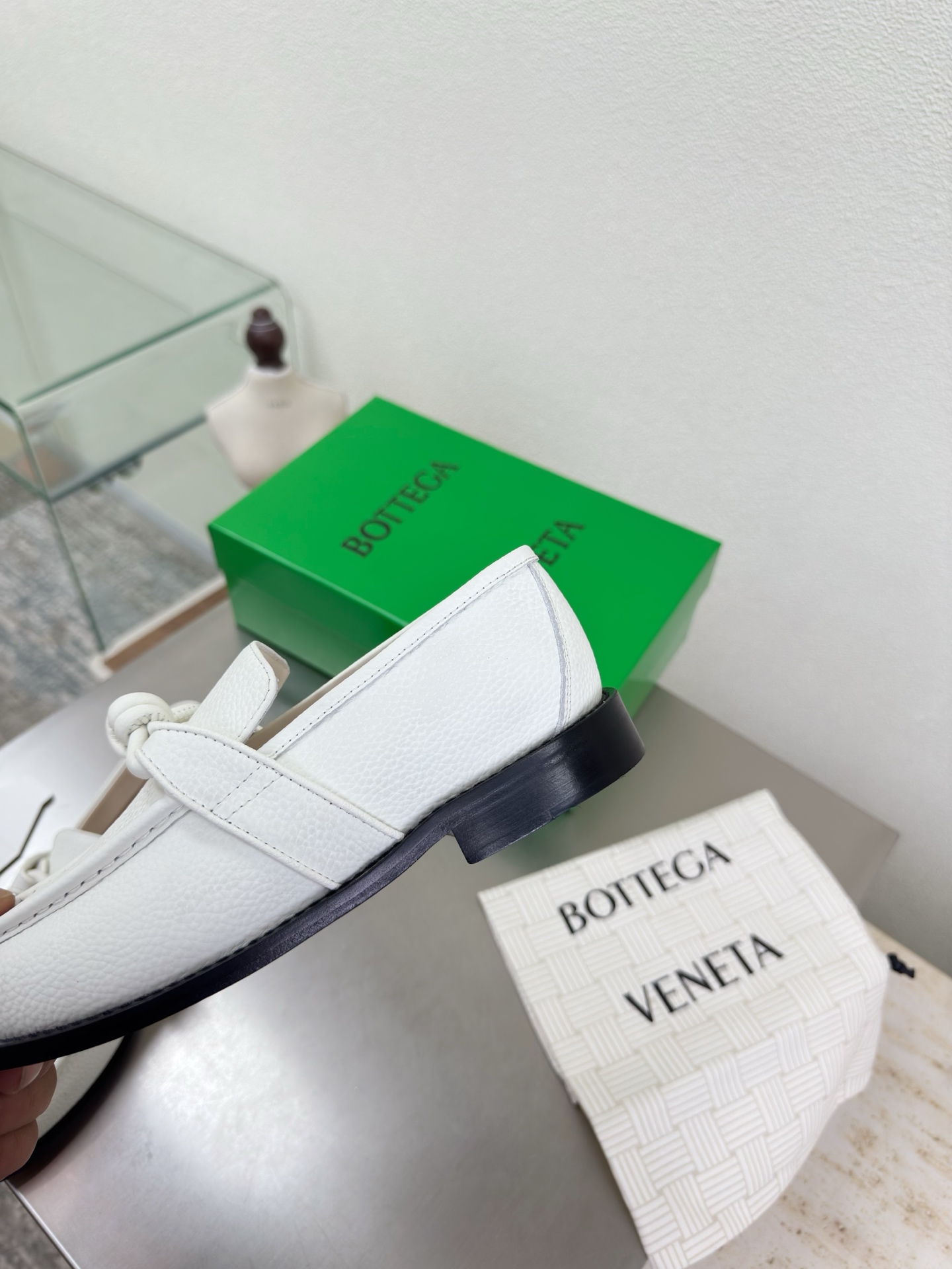 高版本出厂 Bottega Veneta/BV F065 2026ss新款老钱风荔枝纹皮绳结扣饰平底乐福