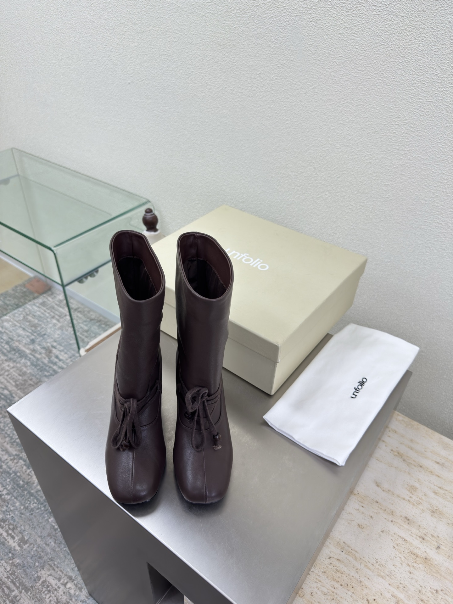 NO:593724,Slip-on, medium heel, easy to match, unfolio boutique short boots, new style from niche designer 25 conference, brown, fabric selection, calfskin design, comfortable sheepskin lining, original recyclable material, waistline, streamlined rubber outsole, size 35 36 37 38 39 40 41 (customized for 40 41) original packaging, boots, boots, cowhide, sheepskin19860909一脚蹬 中跟 易搭配 unfolio精品 短靴 小众设计师25发布会新款  咖啡色 面料选用 小牛皮设计  内里舒适羊皮里 原版可回收材质收腰流线型橡胶大底 码数 35 36 37 38 39 40 41（40 41定制） 原版包装,靴子,boots,cowhide,sheepskin,Women's Shoes