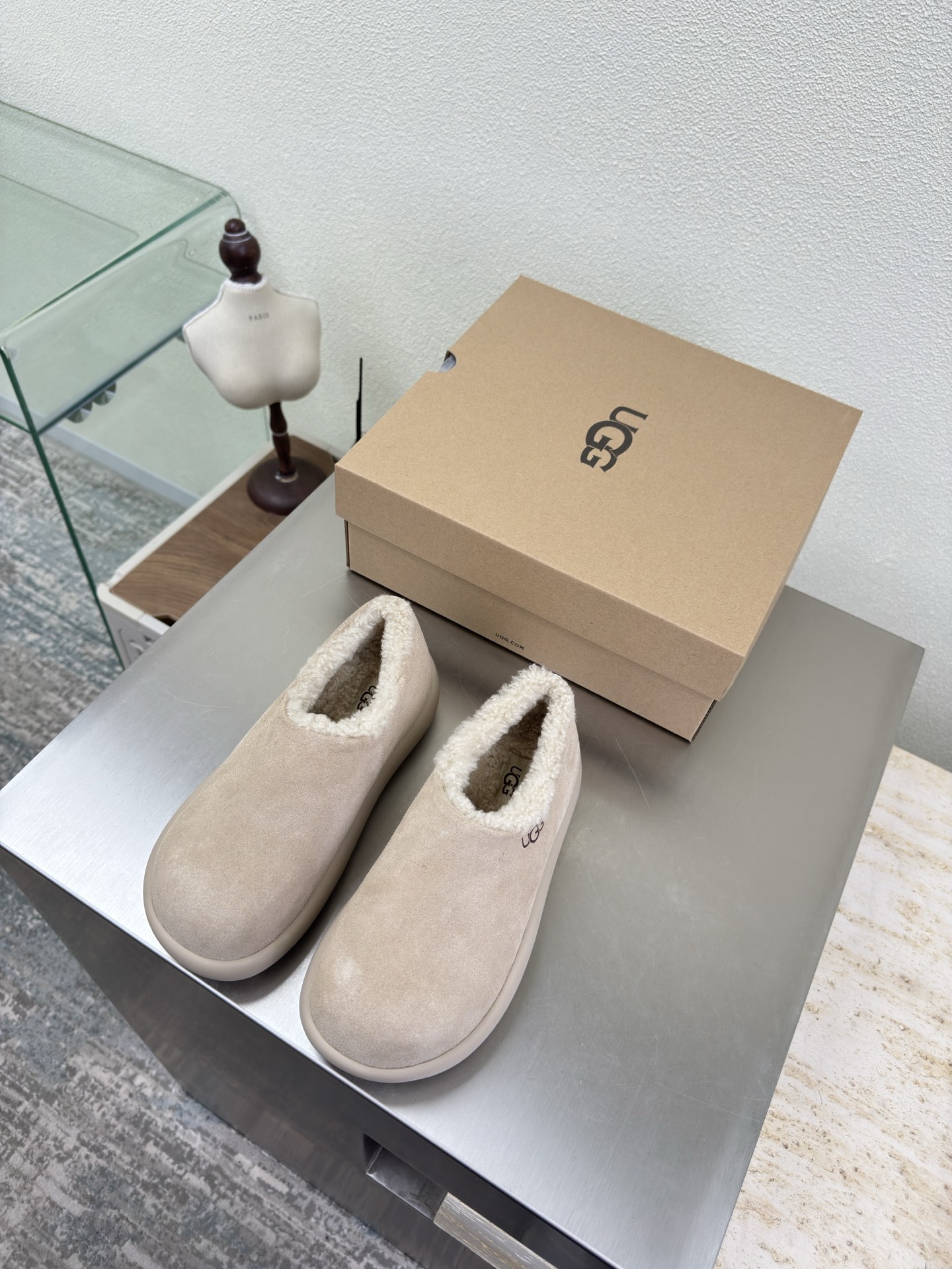 NO:616033,Little Potato UGG cow suede thick sole deep mouth single shoes apricot cow suede The ghost girl's makeover Elf Coluli color matching UGG thick sole retro Mary Jane to wear and go Lightweight thick sole, comfortable and comfortable silhouette shoe body, adding fun details UP! Sisters' happy citywalk will be a blockbuster with just one shot Fabric Cow suede Lining Wool lining Thick sole design Original packaging  35 36 37 38 39 40 (40 customized), snow boots, boots, mary jane19860909小土豆 UGG 牛反绒皮 厚底 深口单鞋  杏色牛反绒皮 鬼马女孩大变身 精灵可露丽配色搭配 UGG厚底复古玛丽珍随穿随走一脚蹬 轻盈厚底,舒适又自在廓形鞋身,增添玩趣细节 UP!姐妹的快乐 citywalk随手一拍就大片 艾特姐妹一起打卡 面料 牛反绒皮 内里 羊毛里 厚底设计 对版 原版包装 35 36 37 38 39 40（40定制）,雪地靴,boots,mary jane,Women's Shoes