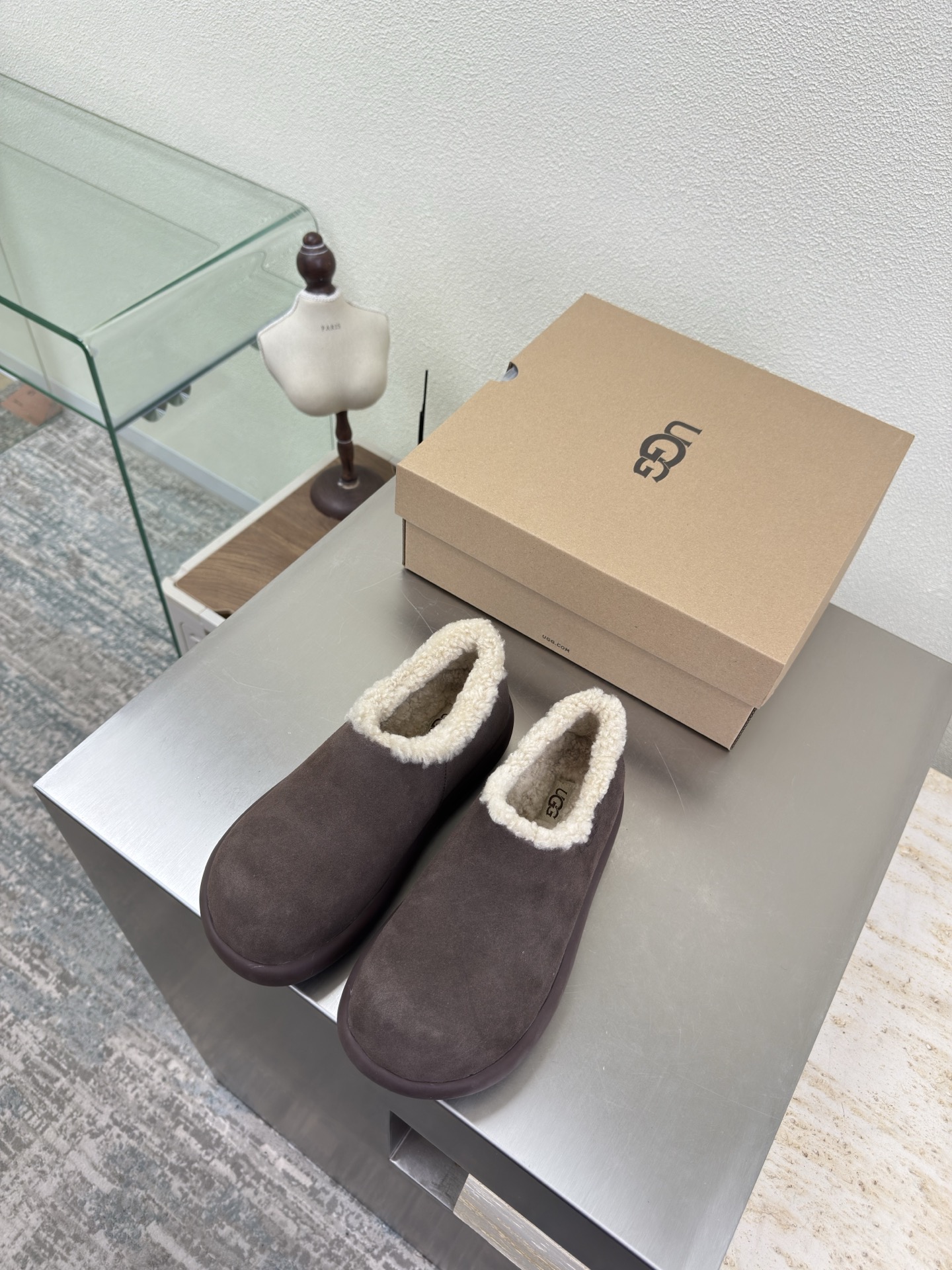 NO:616037,Little Potato UGG cow suede thick sole Deep mouth single shoes Light coffee cow suede Ghost horse girl makeover Elf Coluli color matching UGG thick sole retro Mary Jane to wear and go Lightweight thick sole, comfortable and comfortable silhouette shoe body, adding fun details UP! Sisters' happy citywalk will be a blockbuster with just one shot Fabric Cow suede Lining Wool lining Thick sole design Original packaging  35 36 37 38 39 40 (40 customized), snow boots, boots, mary jane19860909小土豆 UGG 牛反绒皮 厚底 深口单鞋  浅咖啡牛反绒皮 鬼马女孩大变身 精灵可露丽配色搭配 UGG厚底复古玛丽珍随穿随走一脚蹬 轻盈厚底,舒适又自在廓形鞋身,增添玩趣细节 UP!姐妹的快乐 citywalk随手一拍就大片 艾特姐妹一起打卡 面料 牛反绒皮 内里 羊毛里 厚底设计 对版 原版包装 35 36 37 38 39 40（40定制）,雪地靴,boots,mary jane,Women's Shoes