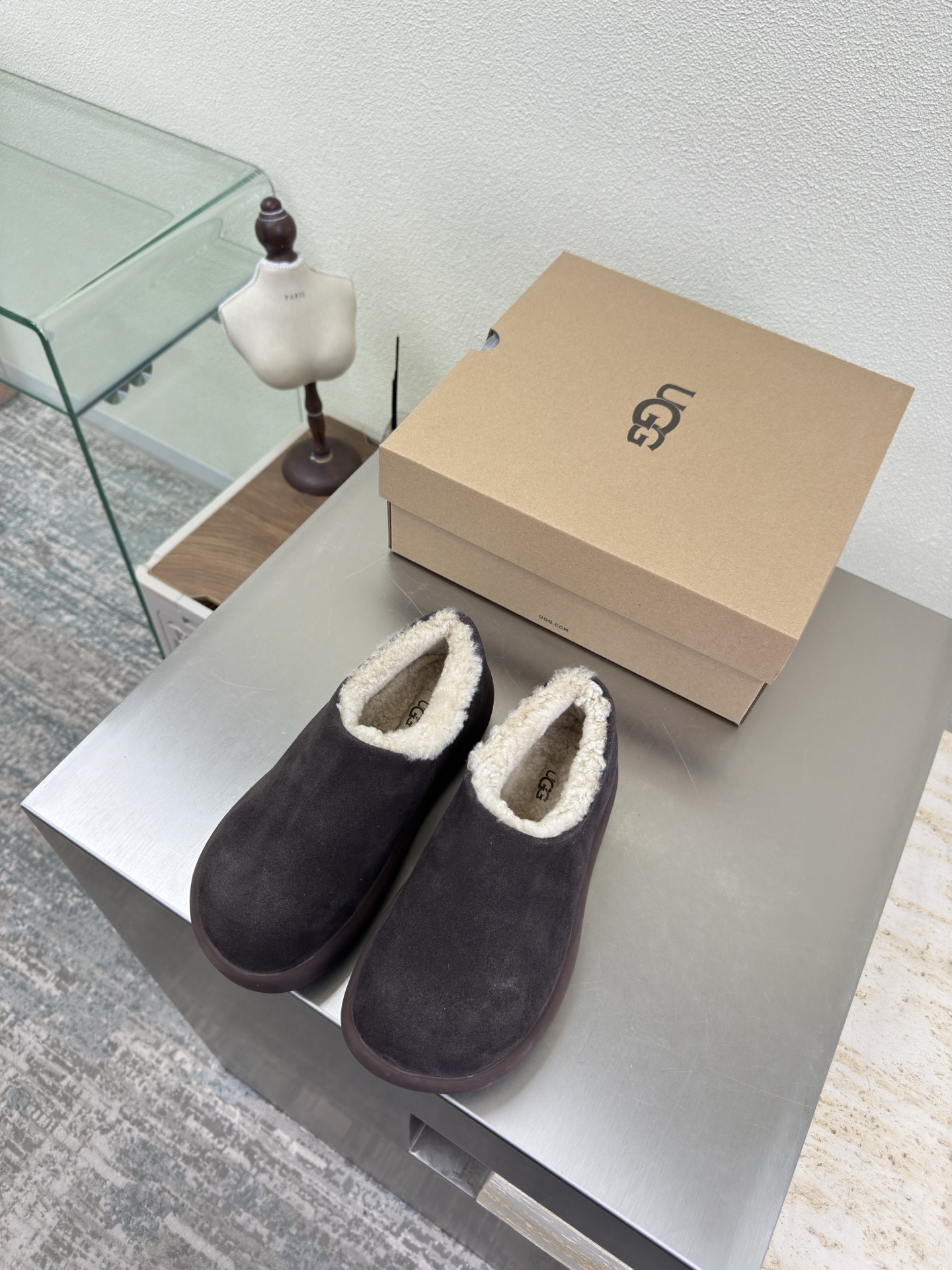 NO:616041,Little Potato UGG cow suede thick sole Deep mouth single shoes Dark coffee cow suede Ghost horse girl makeover Elf Coluli color matching UGG thick sole retro Mary Jane to wear and go Lightweight thick sole, comfortable and comfortable silhouette shoe body, adding fun details UP! Sisters' happy citywalk makes a blockbuster with just one shot Fabric Cow suede Lining Wool lining Thick sole design Original packaging  35 36 37 38 39 40 (40 customized), snow boots, boots, mary jane19860909小土豆 UGG 牛反绒皮 厚底 深口单鞋  深咖啡牛反绒皮 鬼马女孩大变身 精灵可露丽配色搭配 UGG厚底复古玛丽珍随穿随走一脚蹬 轻盈厚底,舒适又自在廓形鞋身,增添玩趣细节 UP!姐妹的快乐 citywalk随手一拍就大片 艾特姐妹一起打卡 面料 牛反绒皮 内里 羊毛里 厚底设计 对版 原版包装 35 36 37 38 39 40（40定制）,雪地靴,boots,mary jane,Women's Shoes