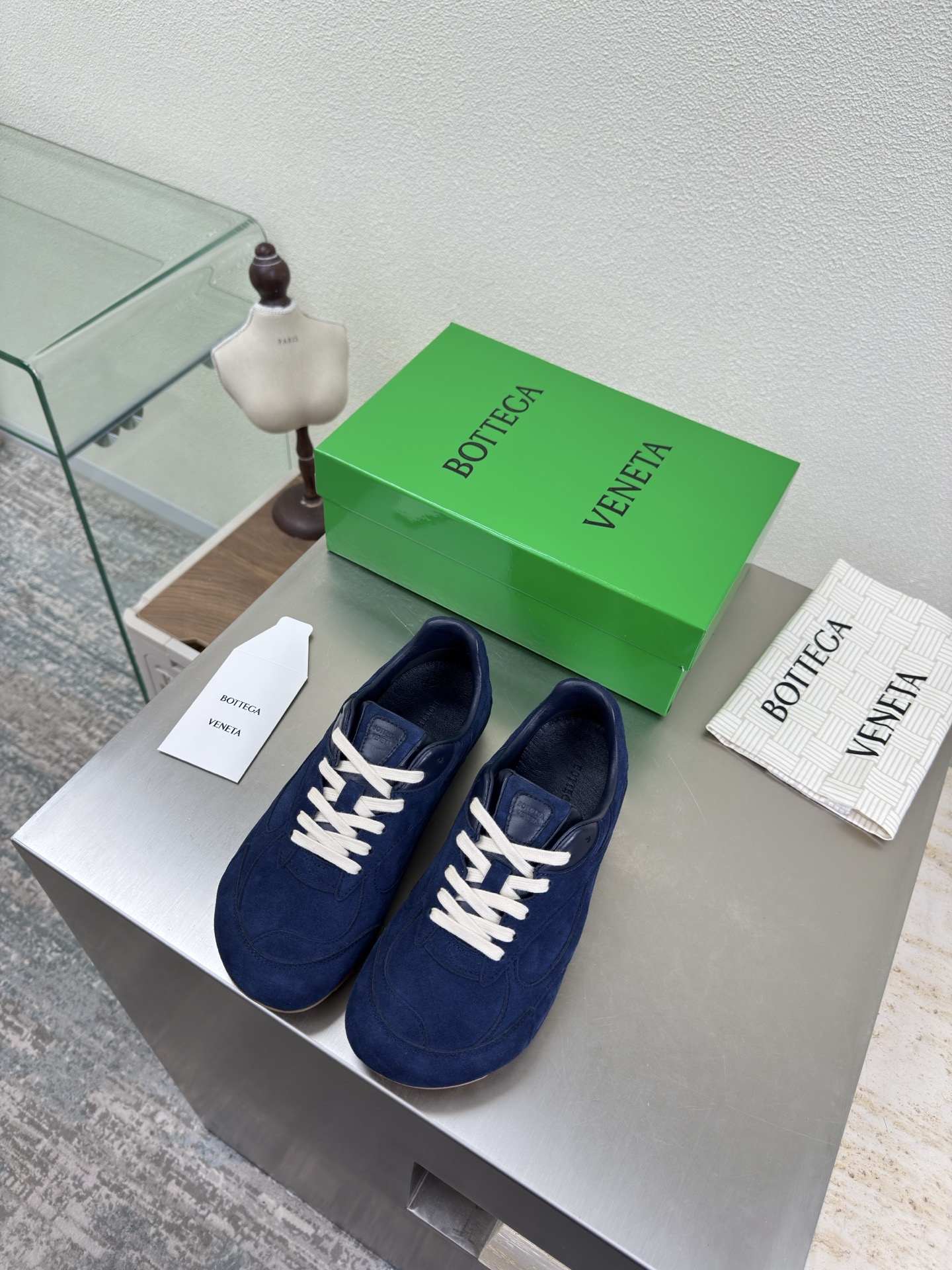 NO:616027,BV Orbit Flash sneakers, couples' dad shoes, apricot pink, original shoes purchased, matching color Runner sneakers, high mercerized cow suede leather, lambskin lining, with geometric pattern design TPU rubber outsole, women's model, men's model 10 king fried series, high version, look for the package technology, match the version, the legs are still slim, very nice, durable and durable, match the standard version, package shoe technology, look for the high version, the outsole adopts the color matching TPU suction mold process  Outsole Women's model 35 36 37 38 39 40 41 (40 41 customized) Men's model 39 40 41 42 43 44 45. (Customized size 45) (Customer logo can be accepted without refund and exchange price is excellent) Equipped with original packaging, casual shoes/sports shoes, bottega veneta, sneakers, sheepskin19860909BV Orbit Flash 运动鞋 情侣款老爹鞋 杏粉色 原版鞋购入 对色 Runner运动鞋, 高丝光牛反绒皮 小羊皮内里 搭配几何图案设计TPU 橡胶外底 女款 男款10王炸系列 高版本 认准套包工艺 对版  还是一样显腿细 非常nice 耐玩耐造 对标对版 套包鞋工艺 认准高版本  大底选用拼色TPU吸模工艺 大底 女款 35 36 37 38 39 40 41（40 41定制） 男款 39 40 41 42 43 44 45.(45码定制) (可承接客人logo不退换价优) 配置原版包装,休闲鞋/运动鞋,bottega veneta,sneakers,sheepskin,Women's Shoes