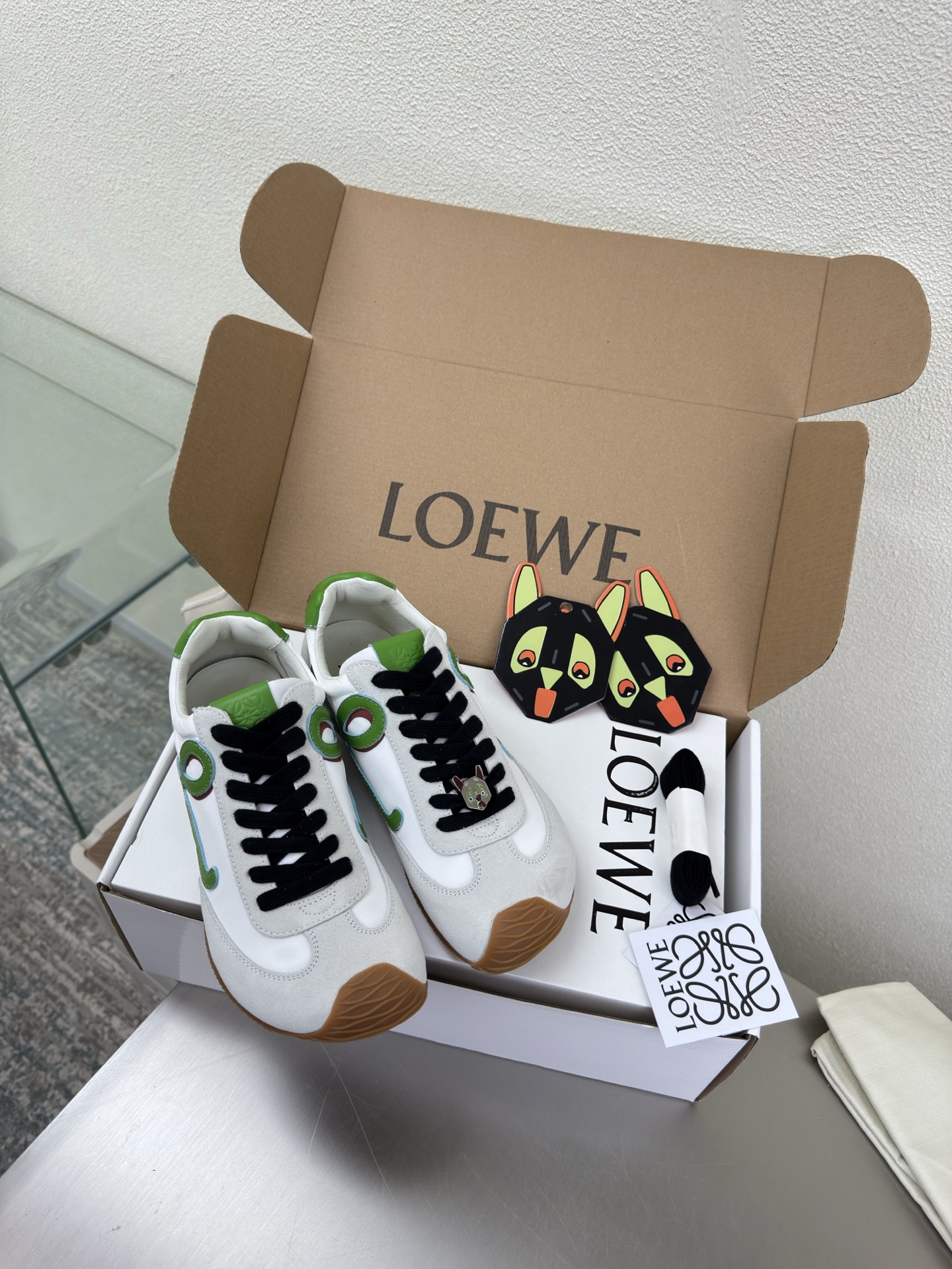 NO:651775,Loewe's highest version, LOEWE boutique box packaging, exquisitely made, men's and women's models, candy color, Loewe's Loewe Yang Mi's same style sports shoes, men's and women's models, men's model 10, vamp glue technology fabric, lining: calfskin lining, matcha green loewe autumn super versatile loafers, Yang Mi's same style, this is comfortable and versatile!  Super suitable for wide and high insteps, no running-in period required, and the old color is very special, there will be no deep crease marks, and the bottom is slightly raised. Recommended index: loewe Yang Mi same style 35 36 37 38 39 40 41 42 43 44 45 with original packaging, casual shoes/sports shoes, loewe, loewe, loafers, sneakers, cowhide19860909罗意威 最高版本 LOEWE 精品盒包装 精湛做 男女款 糖果色 罗意威 Loewe 杨幂同款运动鞋 男女款 男款10 鞋面滴胶工艺科技面料 内里: 小牛皮里 抹茶绿 loewe秋日超百搭乐福鞋杨幂同款 这款舒服又百搭! 超级适合宽和高脚背,不需要磨合期,并且做旧色很特别,也不会有很深的褶痕印,底部也略有增高.推荐指数: loewe杨幂同款 35 36 37 38 39 40 41 42 43 44 45 配置原版包装,休闲鞋/运动鞋,loewe,loewe,loafers,sneakers,cowhide,Women's Shoes
