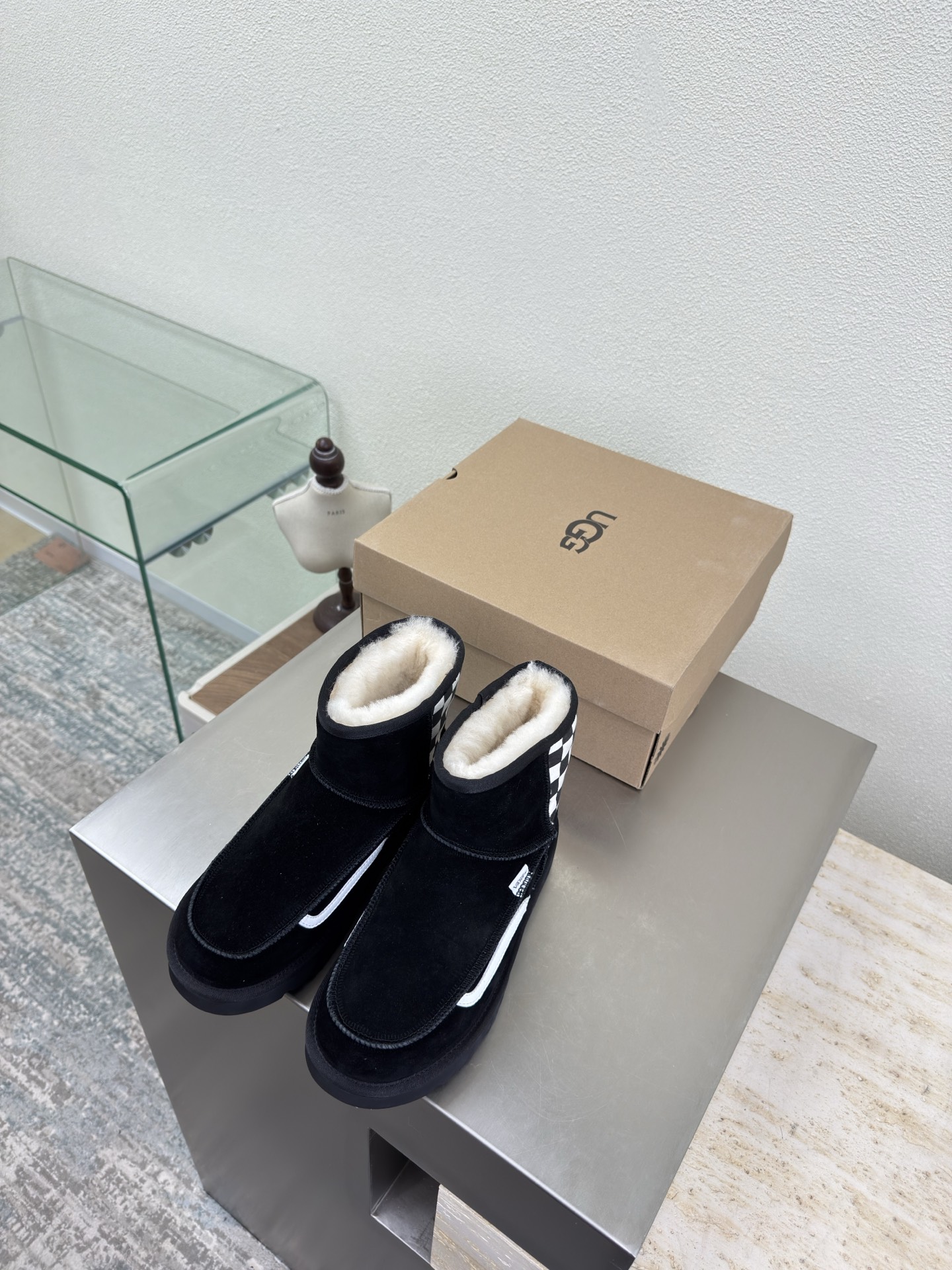 NO:651751,Pure wool lining Vance & UGG cow suede thick sole Wool short boots cow suede Ghost horse girl makeover Elf Coluli color matching UGG thick sole retro Mary Jane to wear and go Lightweight thick sole, comfortable and comfortable silhouette shoe body, adding fun details UP! Sisters' happiness citywalk will make a blockbuster with just one shot Fabric Cow suede lining Wool lining Thick sole design Original packaging  35 36 37 38 39 40 (40 customized), snow boots, boots, mary jane19860909纯羊毛里 万斯&UGG 牛反绒皮 厚底 羊毛短靴  牛反绒皮 鬼马女孩大变身 精灵可露丽配色搭配 UGG厚底复古玛丽珍随穿随走一脚蹬 轻盈厚底,舒适又自在廓形鞋身,增添玩趣细节 UP!姐妹的快乐 citywalk随手一拍就大片 艾特姐妹一起打卡 面料 牛反绒皮 内里 羊毛里 厚底设计 对版 原版包装 35 36 37 38 39 40（40定制）,雪地靴,boots,mary jane,Women's Shoes