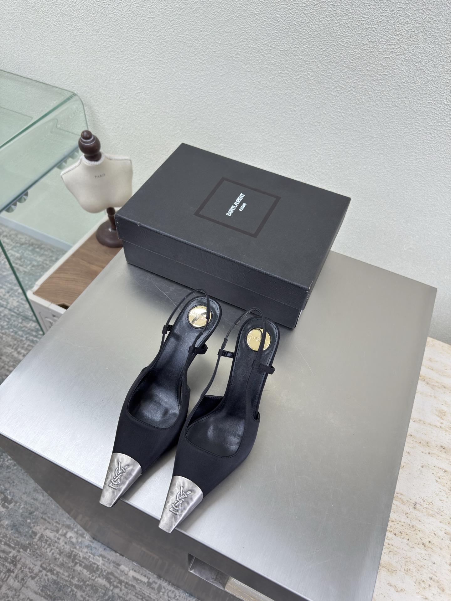 NO:651807,Antique silver series Metal toe YSL 8cm Heel height Yvette Saint Laurent logo Exquisite high heels Black silk material The poplar forest that understands women's hearts best Beautiful shoes with no dead ends Support the aura and noble temperament Imported sheepskin lining Fits the feet Comfortable Italian imported genuine leather outsole Code number 35 36 37 38 39 40 41 42 (order 40 41 42)  With counter packaging, high heels and sandals, saint laurent, saint laurent, saint laurent, sandals, high heels, sheepskin, real silk, Leather soles19860909古银系列 金属头 YSL 8cm 跟高 Yvette Saint Laurent圣罗兰logo 精致高跟  黑色真丝材质 最懂女人心的杨树林 无死角的美鞋 撑起气场 气质高贵  进口羊皮内里 贴脚 舒适 意大利进口真皮大底  码数35 36 37 38 39 40 41 42（40 41 42订） 配专柜包装,高跟鞋凉鞋,saint laurent,saint laurent,saint laurent,sandals,high heels,sheepskin,real silk,Leather soles,Women's Shoes