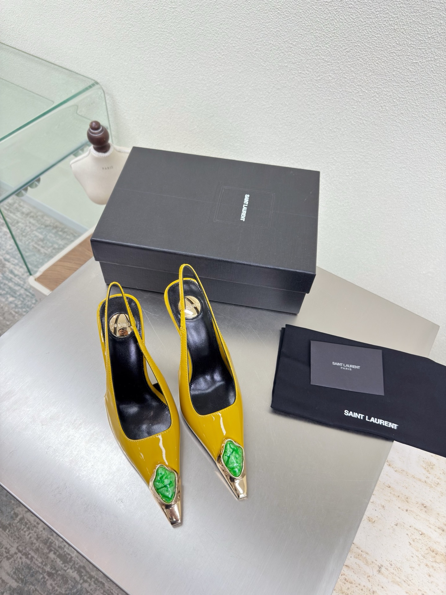 NO:651749,YSL Gemstone Series Hollow High Heels 10.5 cm Heel Height Yvette Saint Laurent Logo Exquisite High Heels Ginger Calf Patent Leather Matching Green Gemstones Yang Shulin who understands women’s hearts best Beautiful shoes with no dead ends Support your aura Noble temperament Imported sheepskin lining Fits your feet Comfortable Genuine leather outsole imported from Italy Size 35 36 37 38 39 40 41 (40 41  Order) with counter packaging, high heels and sandals, saint laurent, saint laurent, saint laurent, sandals, high heels, sheepskin, Leather soles19860909YSL 宝石系列 后空高跟鞋 10.5 cm 跟高 Yvette Saint Laurent圣罗兰logo 精致高跟  姜黄色小牛漆皮 搭配 绿色宝石 最懂女人心的杨树林 无死角的美鞋 撑起气场 气质高贵  进口羊皮内里 贴脚 舒适 意大利进口真皮大底  码数35 36 37 38 39 40 41（40 41 订） 配专柜包装,高跟鞋凉鞋,saint laurent,saint laurent,saint laurent,sandals,high heels,sheepskin,Leather soles,Women's Shoes