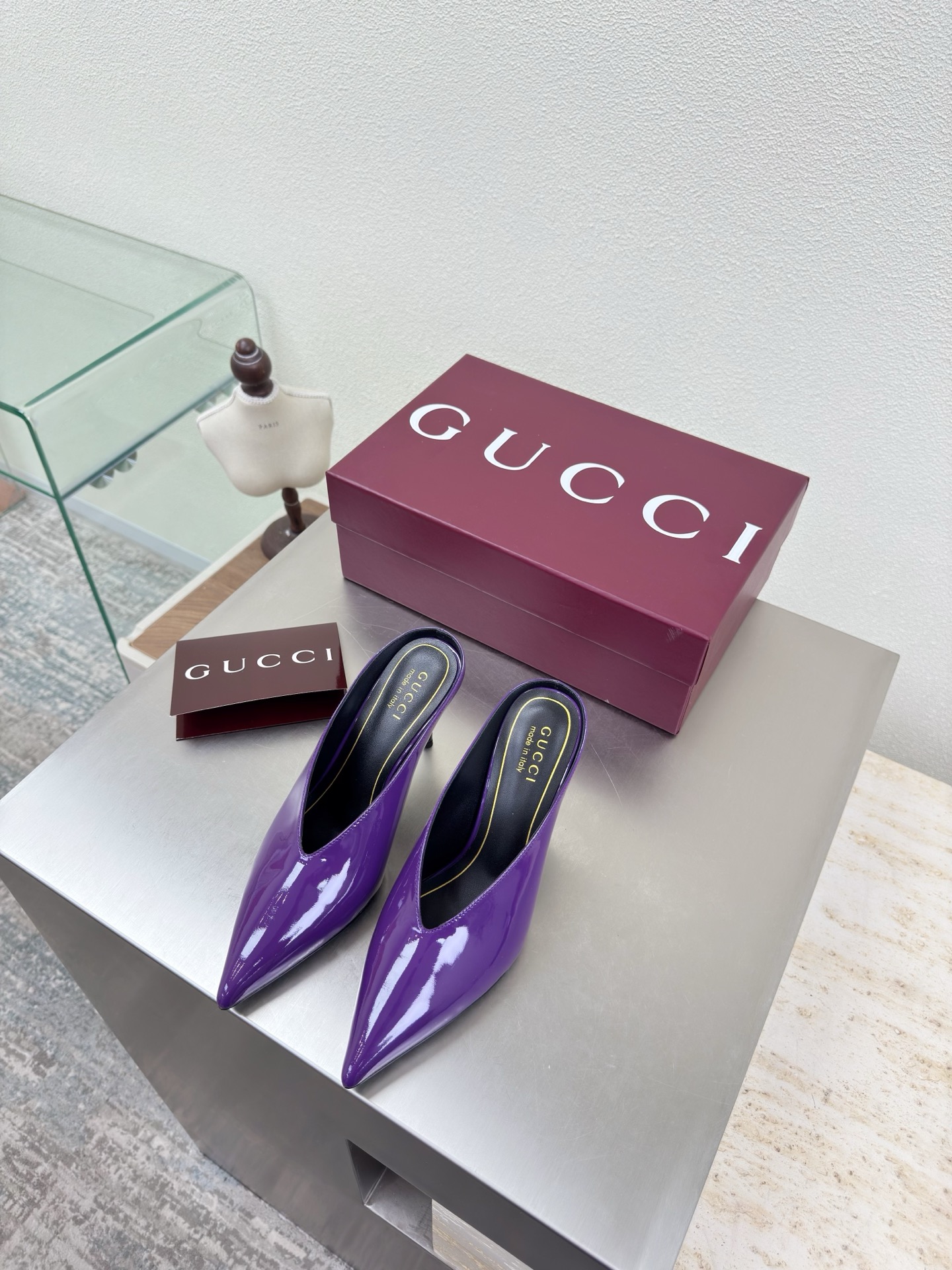 NO:669330,26 high-end Gucci deep pointed toe slippers, violet, calf patent leather, saddle buckle, new Gucci hot item, upper with original rhinestone inlay, classic logo, exquisite golden foot logo, Italian imported genuine leather outsole, sheepskin lining, foot classic hardware buckle, original custom code number 35 36 37 38 39 40 41 42 (40 41 42 customized)  Comes with original packaging, half-slip heels, gucci, high heels, slippers, sheepskin, Leather soles1986090926高定Gucci深口尖头拖鞋 紫罗兰 小牛漆皮 马鞍扣 新款Gucci  爆单品  鞋面采用原版水钻镶嵌 经典logo 精美金色垫脚logo 意大利进口真皮大底 羊皮内里 垫脚 经典五金扣 原版定制  码数35 36 37 38 39 40 41 42 （40 41 42定制） 配原版包装,半拖高跟鞋,gucci,high heels,slippers,sheepskin,Leather soles,Women's Shoes
