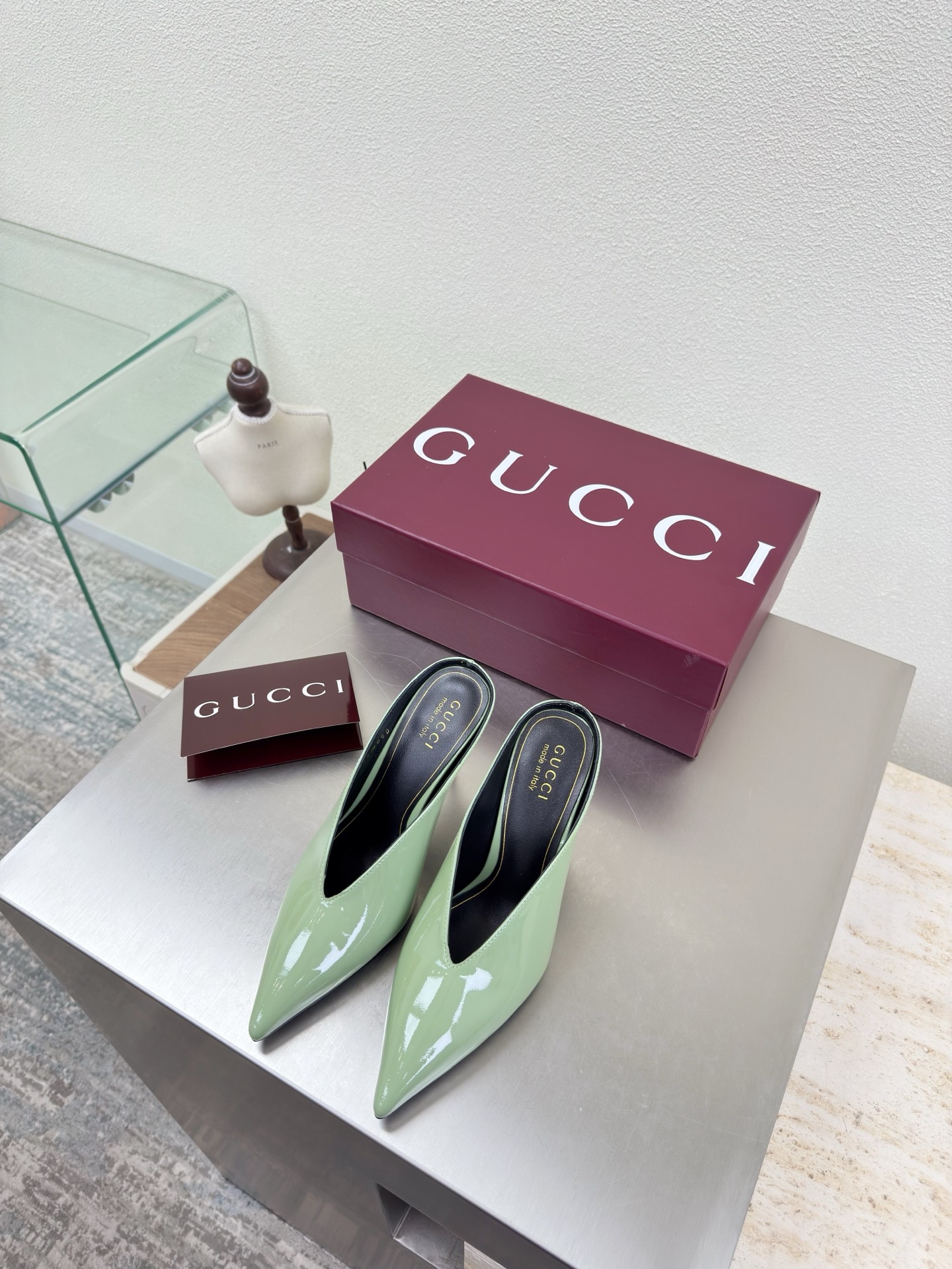 NO:669341,26 Haute Couture Gucci deep pointed toe slippers, light green calf patent leather, saddle buckle, new Gucci hot item, upper with original rhinestone inlay, classic logo, exquisite golden foot logo, Italian imported genuine leather outsole, sheepskin lining, foot, classic hardware buckle, original custom code number 35 36 37 38 39 40 41 42 (40 41 42 customized)  Comes with original packaging, half-slip heels, gucci, high heels, slippers, sheepskin, Leather soles1986090926高定Gucci深口尖头拖鞋 淡绿色 小牛漆皮 马鞍扣 新款Gucci  爆单品  鞋面采用原版水钻镶嵌 经典logo 精美金色垫脚logo 意大利进口真皮大底 羊皮内里 垫脚 经典五金扣 原版定制  码数35 36 37 38 39 40 41 42 （40 41 42定制） 配原版包装,半拖高跟鞋,gucci,high heels,slippers,sheepskin,Leather soles,Women's Shoes