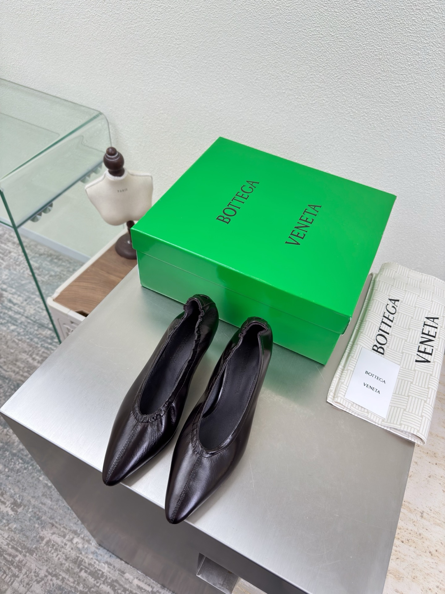 NO:669284,BV Women's Sofia Ballet Shoes Leather Ballet Shoes Brown Butter Leather Family Elements Braided Series High Version Small Round Toe Necessary for Commuting BV Pre-Autumn Series They are all so beautiful. Elegant materials are used in shoes that are intellectually elegant and capable. The full high-end design is beautiful~~ The fabric is made of original uniform butter leather and the shaping technology pursues the perfection of internal craftsmanship. The heels and feet are made of lambskin, never sloppy. Original outsole craftsmanship is a classic of the brand.  The new season uses Italian genuine leather outsole with clear dyeing technology and rubber square technology. Comfortable and high-end flat design makes travel more comfortable and confident. 35 36 37 38 39 40 41 42 (40 41 42 customized code number). Equipped with original packaging. Hot glue process logo bag, high-heeled shoes, bottega veneta, high heels, sheepskin, Leather soles.19860909BV 女士 Sofia 芭蕾舞鞋 皮革芭蕾舞鞋 咖啡色 牛油皮 家族元素 编织系列 高版本 小圆头 通勤必备 BV早秋系列 都好美啊  优雅材质运用在鞋履上知性优雅干练  满满的高级感设计美美哒～～  面料选用原版一致牛油皮 以及定型科技追求内部工艺完美   鞋跟 垫脚选用小羊皮 绝不马虎 原版  大底工艺 品牌经典之作 新季选用意大利真皮大底 配合清染技术 搭配橡胶方块工艺  舒适高端 平底 设计 让出行更舒适 自信   35 36 37 38 39 40 41 42  (40 41 42定制码数)  配置原版包装 烫胶工艺logo布袋,高跟鞋单鞋,bottega veneta,high heels,sheepskin,Leather soles,Women's Shoes