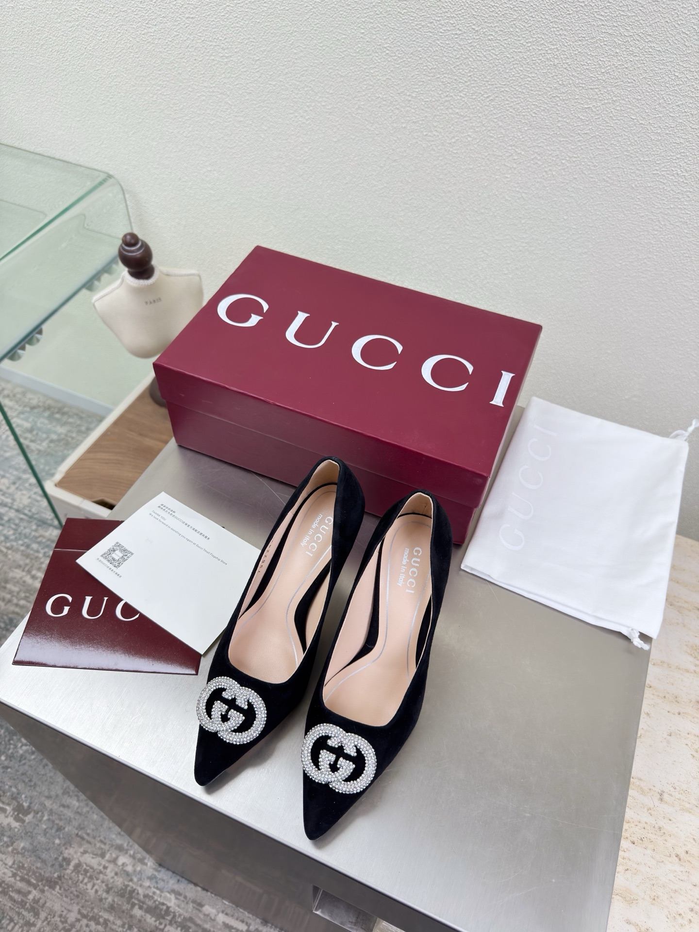 NO:669265,Double G diamond buckle, classic single shoe GUCCI Double G logo, black cashmere logo, fashionable brand LOGO, super recognizable and highly recognizable. Various products are competing for brands, and super series and high series are launched first. GUCCI is not out of date. Gucci Paris fashion show model  This series interprets the new fashion charm and continues the ultra-high heel design. It has won the favor of well-known overseas bloggers and millions of fans. It is sold well at home and abroad and has been sold out in China. The top version is in candy color. Each color is beautiful and known. Multiple colors are available. Upper shoes: sheep suede. Lining: imported sheep. Sole shoes: original genuine leather outsole. Size: 35 36 37 38 39 40 41 42 (order 40 41 42)  Packaging: GUCCI full set of original packaging, high heels and single shoes, gucci, high heels, Leather soles19860909双G钻扣 单鞋经典 GUCCI  双G logo  黑色 羊绒 logo   时尚的品牌LOGO持加,具有超辨高识度各品大争牌恐先推后出超系跟高列GUCCI不也落伍 Guccl巴黎时装秀场款 此系列演绎全新时尚魅力延续超高跟设计,深得海外知名博主青睐千万粉丝博主倾情演绎,畅销海内外国内已经断货,顶级版本糖果色配色,每个颜色都是绝美知知,多颜色供选 面鞋:羊反绒皮  里内:进口皮羊 底鞋:原版真皮大底 码数:35 36 37 38 39 40 41 42 (40 41 42订) 包装:GUCCI全套原包版装,高跟鞋单鞋,gucci,high heels,Leather soles,Women's Shoes