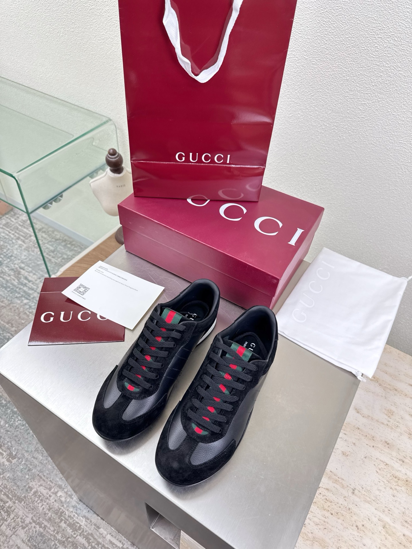 NO:669269,Gucci classic men's and women's Forrest Gump series sneakers GUCCI classic web accessories black men's 10 fashionable brand LOGO, super recognizable and highly recognizable. Various products are competing for brands and are launching super series and high heels first. GUCCI is not behind the times. Gucci's Paris fashion show model  This series interprets the new fashion charm and continues the ultra-high heel design. It has won the favor of well-known overseas bloggers and millions of fan bloggers. It is sold well at home and abroad and is out of stock. The top version is in candy color. Each color is beautiful and known. Multiple colors are available. Upper shoes: cow suede/sheepskin/classic webbing. Lining: imported sheep. Sole shoes: original one-piece large sole. Size: Female 35 36 37 38 39 40 41 (Female 40 41)  Male 45 order) Male 39 40 41 4243 44 45 Packaging: GUCCI full set of original packaging, casual shoes/sports shoes, gucci, sneakers, sheepskin19860909Gucci 经典男女款 阿甘系列运动鞋 GUCCI  经典织带配饰  黑色 男款10   时尚的品牌LOGO持加,具有超辨高识度各品大争牌恐先推后出超系跟高列GUCCI不也落伍 Guccl巴黎时装秀场款 此系列演绎全新时尚魅力延续超高跟设计,深得海外知名博主青睐千万粉丝博主倾情演绎,畅销海内外国内已经断货,顶级版本糖果色配色,每个颜色都是绝美知知,多颜色供选 面鞋:牛反绒皮/羊皮/经典织带 里内:进口皮羊 底鞋:原版一体成型大底 码数:女 35 36 37 38 39 40 41 (女 40 41 男 45订) 男 39 40 41 4243 44 45 包装:GUCCI全套原包版装,休闲鞋/运动鞋,gucci,sneakers,sheepskin,Women's Shoes