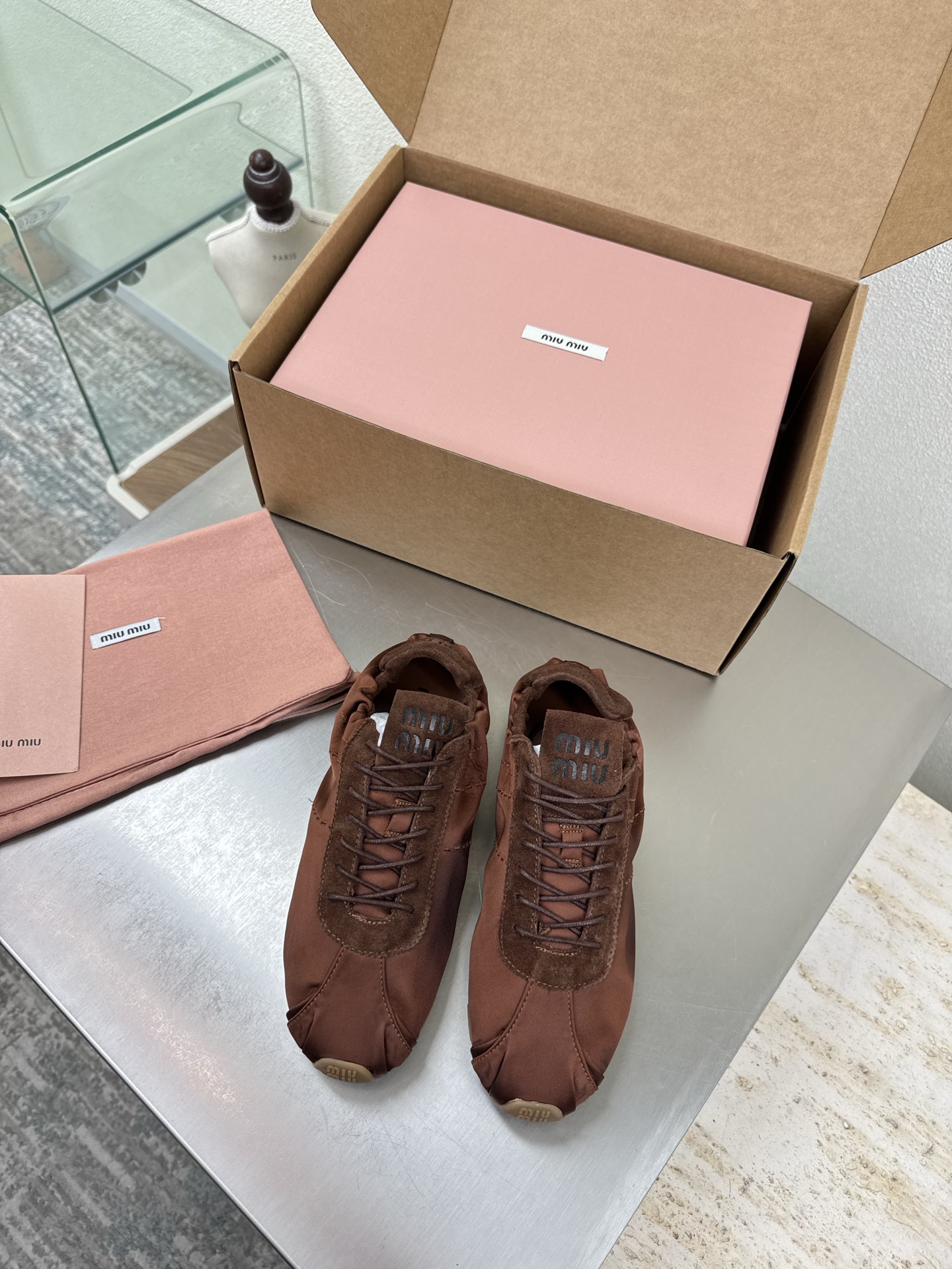 NO:679214,Pleated series Spring style Classic miu'miu Brick red Classic design Printed leather logo series miu'miu Classic comfort Production Same as the original Formed outsole High version Fabric Original technical fabric/calfskin Lining Lambskin Three-dimensional stitching process Original consistent formed outsole Non-slip and durable Same as the original version Matching design Girly feel Comfort Matching version 35 36 37 38 39 40  41 (customized size 40 41) equipped with original packaging, ballet shoes, miumiu, cowhide, sheepskin19860909褶皱系列 春款 经典 miu'miu 砖红色 经典设计 印刷皮质logo 系列 miu'miu 经典舒适 制作  原版一致 成型大底 高版本  面料 原版科技面料/小牛皮  内里 小羊皮  立体针车工艺    原版一致成型大底 防滑耐穿  原版一致 对版 设计 少女感 舒适  对标对版 35 36 37 38 39 40 41（40 41 码定制） 配置原版包装,芭蕾舞鞋,miumiu,cowhide,sheepskin,Women's Shoes