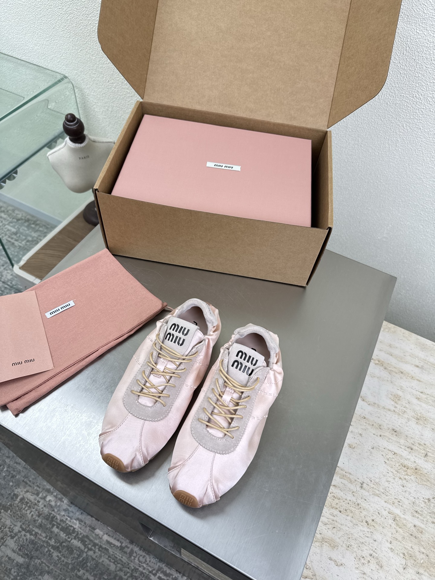 NO:679220,Pleated Series Spring Style Classic miu'miu Pink Classic Design Printed Leather Logo Series miu'miu Classic Comfort Production Original Same Molded Outsole High Version Fabric Original Technical Fabric/Calfskin Lining Lambskin Three-dimensional stitching process Original consistent molded outsole Non-slip and durable Original consistent Matching Design Girly Comfort Matching Matching 35 36 37 38 39 40  41 (customized size 40 41) equipped with original packaging, ballet shoes, miumiu, cowhide, sheepskin19860909褶皱系列 春款 经典 miu'miu 粉色 经典设计 印刷皮质logo 系列 miu'miu 经典舒适 制作  原版一致 成型大底 高版本  面料 原版科技面料/小牛皮  内里 小羊皮  立体针车工艺    原版一致成型大底 防滑耐穿  原版一致 对版 设计 少女感 舒适  对标对版 35 36 37 38 39 40 41（40 41 码定制） 配置原版包装,芭蕾舞鞋,miumiu,cowhide,sheepskin,Women's Shoes