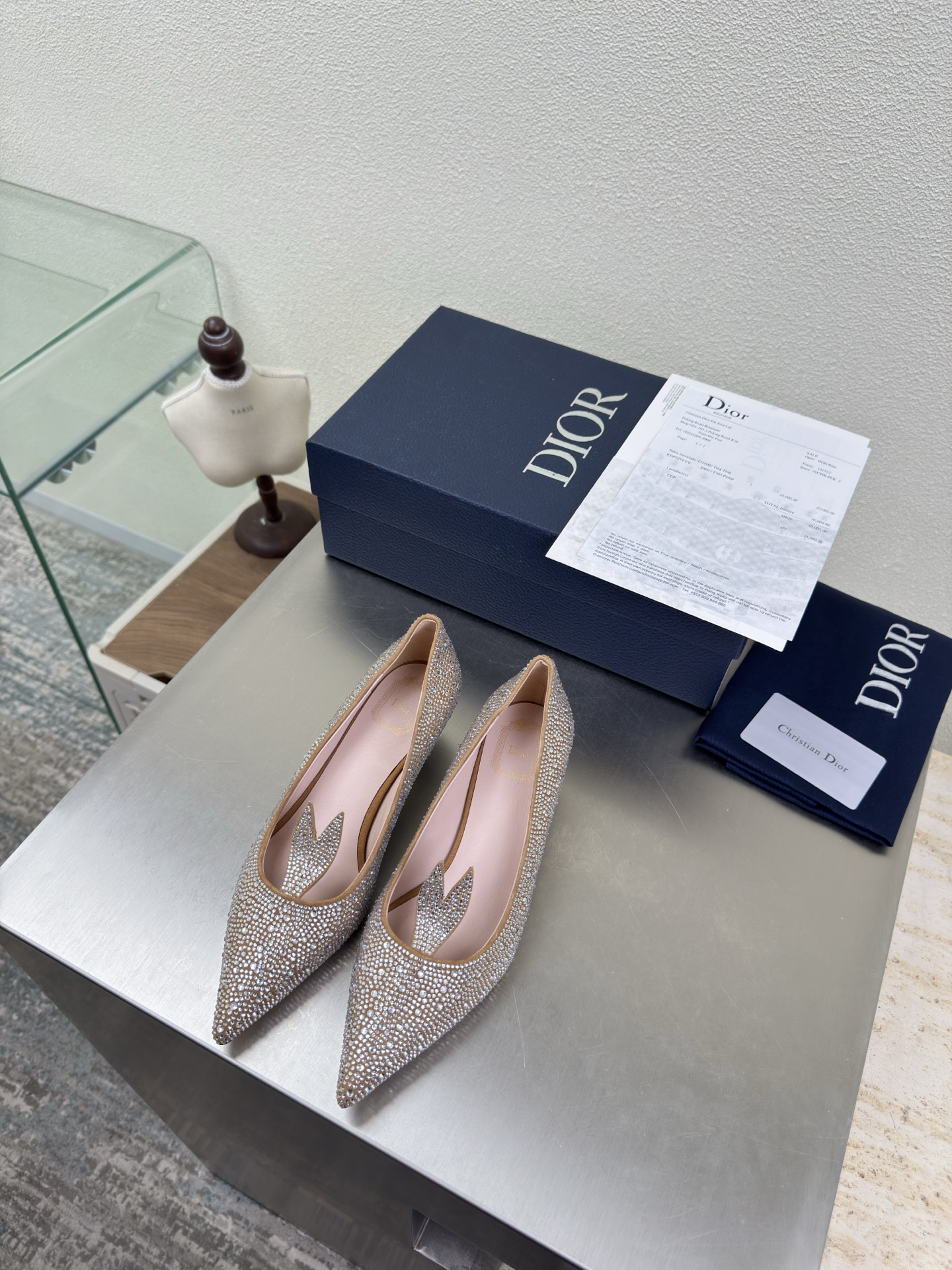 NO:679179,Dior Miss Rabbit diamond-encrusted shoes, heel height 4cm, apricot diamond-encrusted material, brand logo webbing series of shoes, high-quality, full of brand logo texture, shoe shape upgraded to the ultimate foot feel, super beautiful, this year's essential fashion item D-DOLL series of classic pearl accessories are fashionable and versatile, full of girly feeling, more than a little bit of joy, gilt CD hardware accessories, genuine leather outsole printed with the brand logo, decorated with a little bit of fashion.  Sheepskin feet and lining Color selection Original Italian outsole Gilt code number 35 36 37 38 39 40 41 42 (40 41 42 customized code number) Comes with original packaging, high-heeled shoes, dior, high heels, sheepskin, Leather soles19860909Dior 兔小姐 镶钻单鞋  跟高 4cm 杏色镶钻材质 品牌logo织带 系列单鞋  高品 品牌 logo质感满满 鞋型升级到极致脚感 超级美 今年必不可少的时尚单品 D-DOLL系列经典珍珠配饰时髦又百搭,少女感十足 欣喜不止一点点 鎏金CD 五金配饰  真皮大底印有品牌logo,装饰搭配有一点点小时装.  羊皮垫脚和内里  颜色选择 意大利原版大底 鎏金 码数 35 36 37 38 39 40 41 42 （40 41 42定做码数） 配原版包装,高跟鞋单鞋,dior,high heels,sheepskin,Leather soles,Women's Shoes