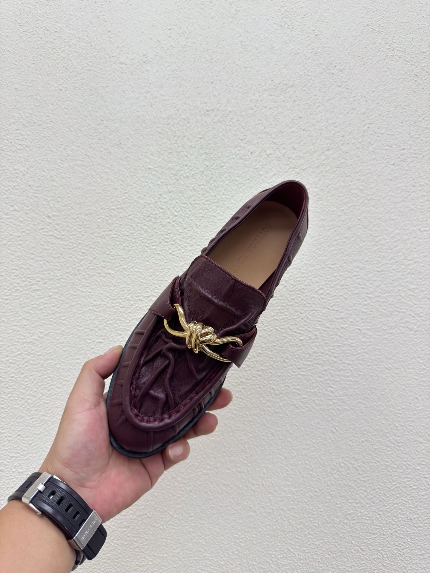 NO:680547,BV old money style comfortable pleated leather series loafers gilt rope hardware fasteners, loafers, bottega veneta, loafers19860909BV老钱风 舒适褶皱皮料 系列乐福鞋 鎏金结绳五金扣件,乐福鞋,bottega veneta,loafers,Women's Shoes