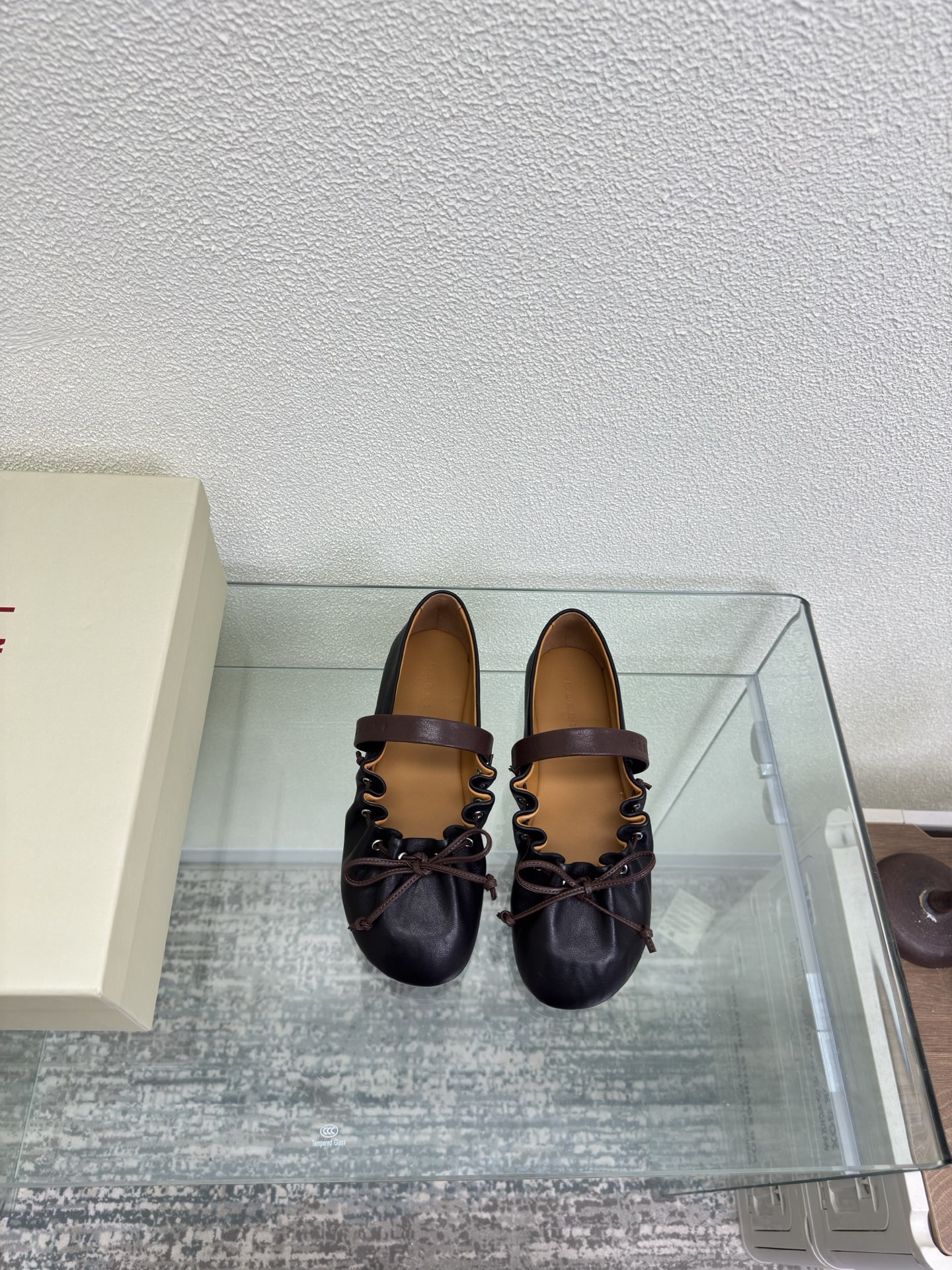 NO:706849,Flat pleated MARNI shoes MARNI Family element design Hot stamped logo Black lambskin Stamped and stamped to create a full three-dimensional feel Matching and matching Comfortable calfskin lining Original consistent stitching Goodyear Original design The midsole uses the original consistent pattern Styling midsole The original consistent pattern pattern is clear and three-dimensional Small details make the most of the focus Original consistent fabrics Equipped with original packaging 35 36 37 38 39 40  Size 40 customized, super beautiful, super age-reducing, ballet shoes, marni, cowhide, sheepskin19860909平底褶皱 玛尼 MARNI 单鞋    玛尼 家族元素设计 烫印 logo  黑色 小羊皮 钢印压模而成立体感十足 对标对版   内里舒适小牛皮  原版一致车线固特异 原版设计 中底选用原版一致 定型中底  原版一致花纹路清晰 立体  小细节见大专注  原版一致面料  配置原版包装  35 36 37 38 39 40  40 码定制 超级美 超级减龄,芭蕾舞鞋,marni,cowhide,sheepskin,Women's Shoes