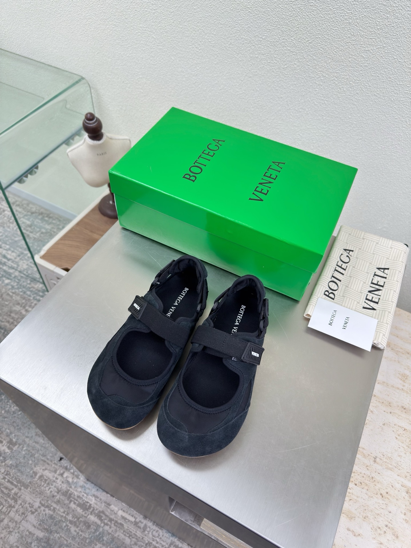 NO:706834,Mary Jane BV Orbit Flash sneakers Darth Vader Color block series High mercerized cow suede Original shoe purchase Matching color Runner sneakers, lambskin lining with geometric pattern design TPU rubber outsole Women's model Wang Zha series High version Look for the package technology Matching version Still show slim legs Very nice Playable and durable Matching standard version Package shoe technology Look for the high version The outsole adopts the color matching TPU absorbing mold process The outsole  Women's model 35 36 37 38 39 40 41 (40 41 customization) (can accept customer's logo without refund and excellent price) equipped with original packaging, mary jane, bottega veneta, mary jane, sneakers, sheepskin19860909玛丽珍 BV Orbit Flash 运动鞋 黑武士 拼色系列 高丝光牛反绒皮 原版鞋购入 对色 Runner运动鞋, 小羊皮内里 搭配几何图案设计TPU 橡胶外底 女款  王炸系列 高版本 认准套包工艺 对版  还是一样显腿细 非常nice 耐玩耐造 对标对版 套包鞋工艺 认准高版本  大底选用拼色TPU吸模工艺 大底 女款 35 36 37 38 39 40 41（40 41定制） (可承接客人logo不退换价优) 配置原版包装,玛丽珍,bottega veneta,mary jane,sneakers,sheepskin,Women's Shoes