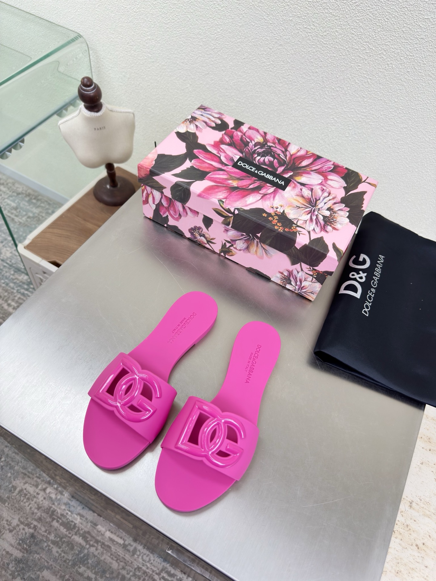 NO:707458,Dolce & Gabbana one-piece slippers D&G pink & blue refreshing asymmetric toe design so special! Dolce&Gabbana original version consistent material line style, visible sense of high-end, non-market currency ratio DG Dolce & Gabbana show direct hit, updated simultaneously Dolce & Gabbana's design always combines classicism and modern style and is creative and romantic Baroque style Baroque palace style TPU material Dolce  &Gabbana 35 36 37 38 39 40 41 (40 41 customized) with original packaging, slippers, Dolce&Gabbana, Dolce&Gabbana, Dolce&Gabbana, slippers19860909杜嘉班纳 一体成型 拖鞋 D&G 粉色&蓝色 耳目一新的不对成鞋头设计 太特别啦! 杜嘉班纳(Dolce&Gabbana)原版一致材质 线条 版型,看得到的高级感,非市场通货口比 DG杜嘉班纳秀场直击,同步更新 杜嘉班纳的设计总是结合古典主义与现代风格并具备创意、浪漫 巴洛克风格巴洛克宫廷风 TPU材质  Dolce &Gabbana  35 36 37 38 39 40 41 (40 41 定制)  配置原版包装,拖鞋,Dolce&Gabbana,Dolce&Gabbana,Dolce&Gabbana,slippers,Women's Shoes