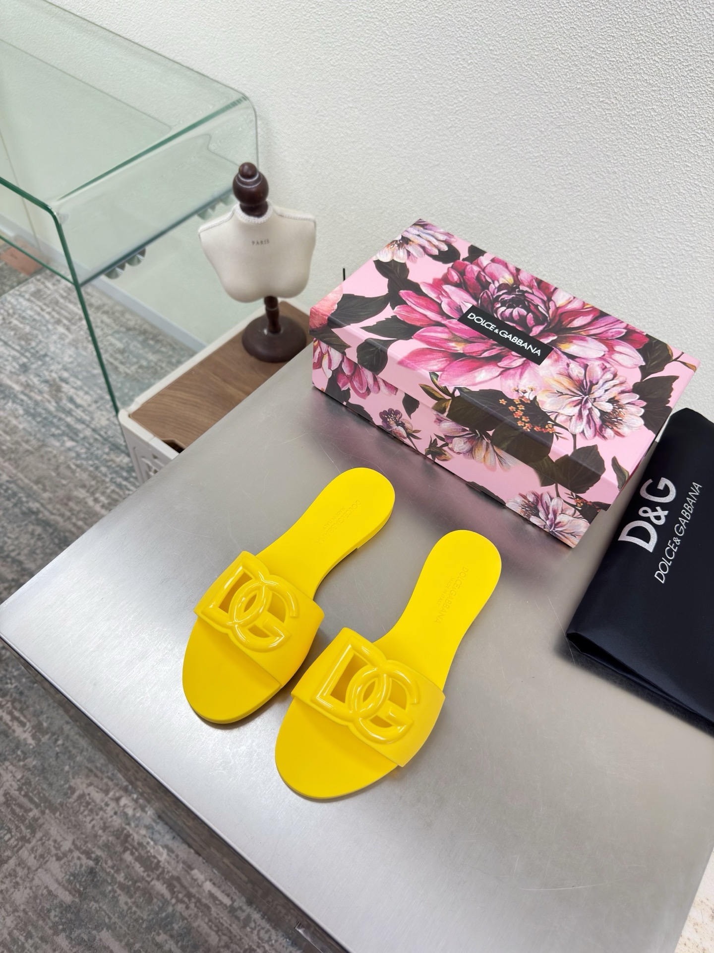 NO:707464,Dolce & Gabbana One-piece slippers D&G Yellow & Purple Refreshing asymmetrical toe design is so special! Dolce & Gabbana original version consistent material line pattern, visible sense of high-end, non-market currency ratio DG Dolce & Gabbana show direct hit, updated simultaneously Dolce & Gabbana's design always combines classicism and modern style and is creative and romantic Baroque style Baroque palace style TPU material Dolce  &Gabbana 35 36 37 38 39 40 41 (40 41 customized) with original packaging, slippers, Dolce&Gabbana, Dolce&Gabbana, Dolce&Gabbana, slippers19860909杜嘉班纳 一体成型 拖鞋 D&G 黄色&紫色 耳目一新的不对成鞋头设计 太特别啦! 杜嘉班纳(Dolce&Gabbana)原版一致材质 线条 版型,看得到的高级感,非市场通货口比 DG杜嘉班纳秀场直击,同步更新 杜嘉班纳的设计总是结合古典主义与现代风格并具备创意、浪漫 巴洛克风格巴洛克宫廷风 TPU材质  Dolce &Gabbana  35 36 37 38 39 40 41 (40 41 定制)  配置原版包装,拖鞋,Dolce&Gabbana,Dolce&Gabbana,Dolce&Gabbana,slippers,Women's Shoes