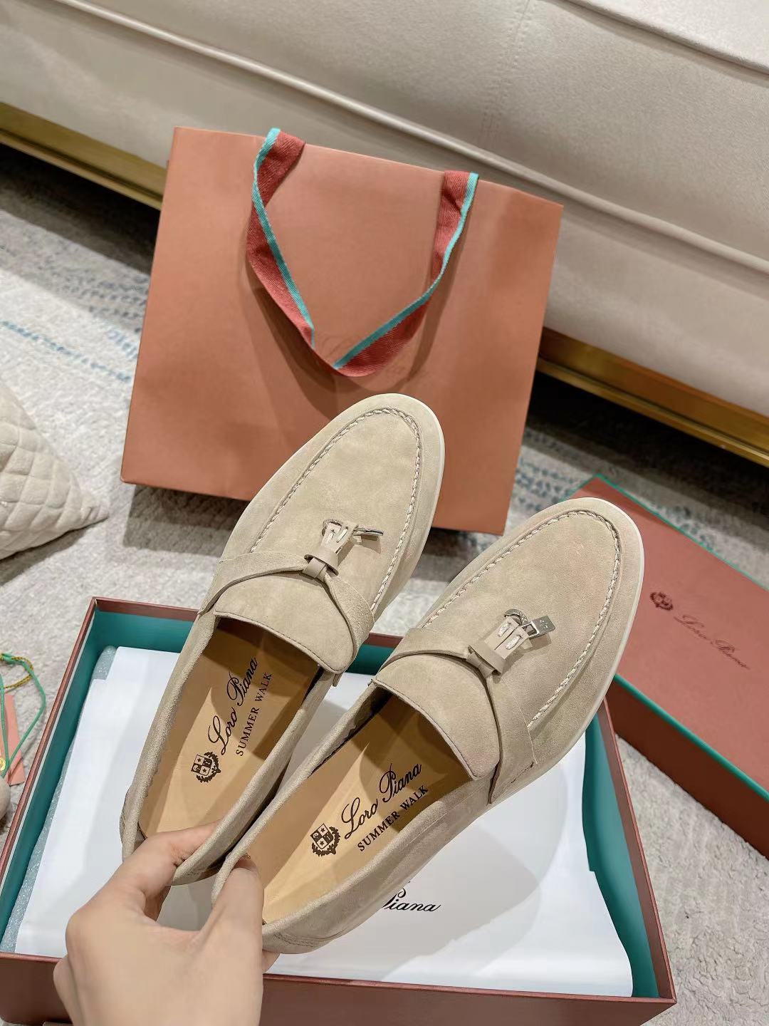 NO:461344,High-version Color [No. 18 apricot color] Mainly 1 multi-color) Women's men's new LP product is available for sale Loro Piana (the same knitted loafers on the official website | Made of Wish sheepskin fabric | Upper is made of unique knitted fabric making process | All-round one-to-one restoration of the counter process | Full cowhide pulling process flow at the midsole | Add original mold opening main color combination mold absorption process | Not a normal heavy rubber sole on the market Size women's 35-41 men's 38-45 (female model 41 customized men's 38.45. Customized, casual shoes/sports shoes, loro piano, loro piano, loafers, sneakers, cowhide, sheepskin19860909高版本 颜色［18号杏色］主打1多色) 女款男款 LP新品发售Loro Piana(官网同款针织乐福鞋｜采用 Wish 羊皮面料制作｜鞋面采用独特针织面料制作工艺｜全方位一比一复原专柜工艺流程｜中底部全牛皮拉绑工艺流程｜加装原版开模主色组合吸模工艺大底｜绝非市面普通笨重胶底 Size女款35-41 男款38～45（女款41定制 男款38.45.定制,休闲鞋/运动鞋,loro piana,loro piana,loafers,sneakers,cowhide,sheepskin,Women's Shoes