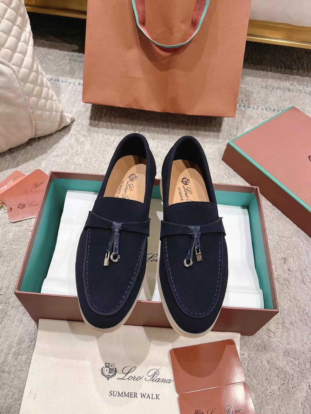 NO:461349,High-end version (mainly 1 multi-color) Women's men's new LP product is available for sale Loro Piana (the same knitted loafers on the official website | Made of Wish sheepskin fabric | Upper is made of unique knitted fabric making process | All-round one-to-one restoration counter process | Full cowhide pulling process flow at the midsole | Add original mold opening main color combination mold absorption process | Not a normal heavy rubber sole on the market Size women's 35-41 men's 38-45 (female model 41 customized men's 38.45. Customized), casual shoes/sports shoes, loro piano, loro piano, loafers, sneakers, cowhide, sheepskin19860909高版本(主打1多色) 女款男款 LP新品发售Loro Piana(官网同款针织乐福鞋｜采用 Wish 羊皮面料制作｜鞋面采用独特针织面料制作工艺｜全方位一比一复原专柜工艺流程｜中底部全牛皮拉绑工艺流程｜加装原版开模主色组合吸模工艺大底｜绝非市面普通笨重胶底 Size女款35-41 男款38～45（女款41定制 男款38.45.定制）,休闲鞋/运动鞋,loro piana,loro piana,loafers,sneakers,cowhide,sheepskin,Women's Shoes