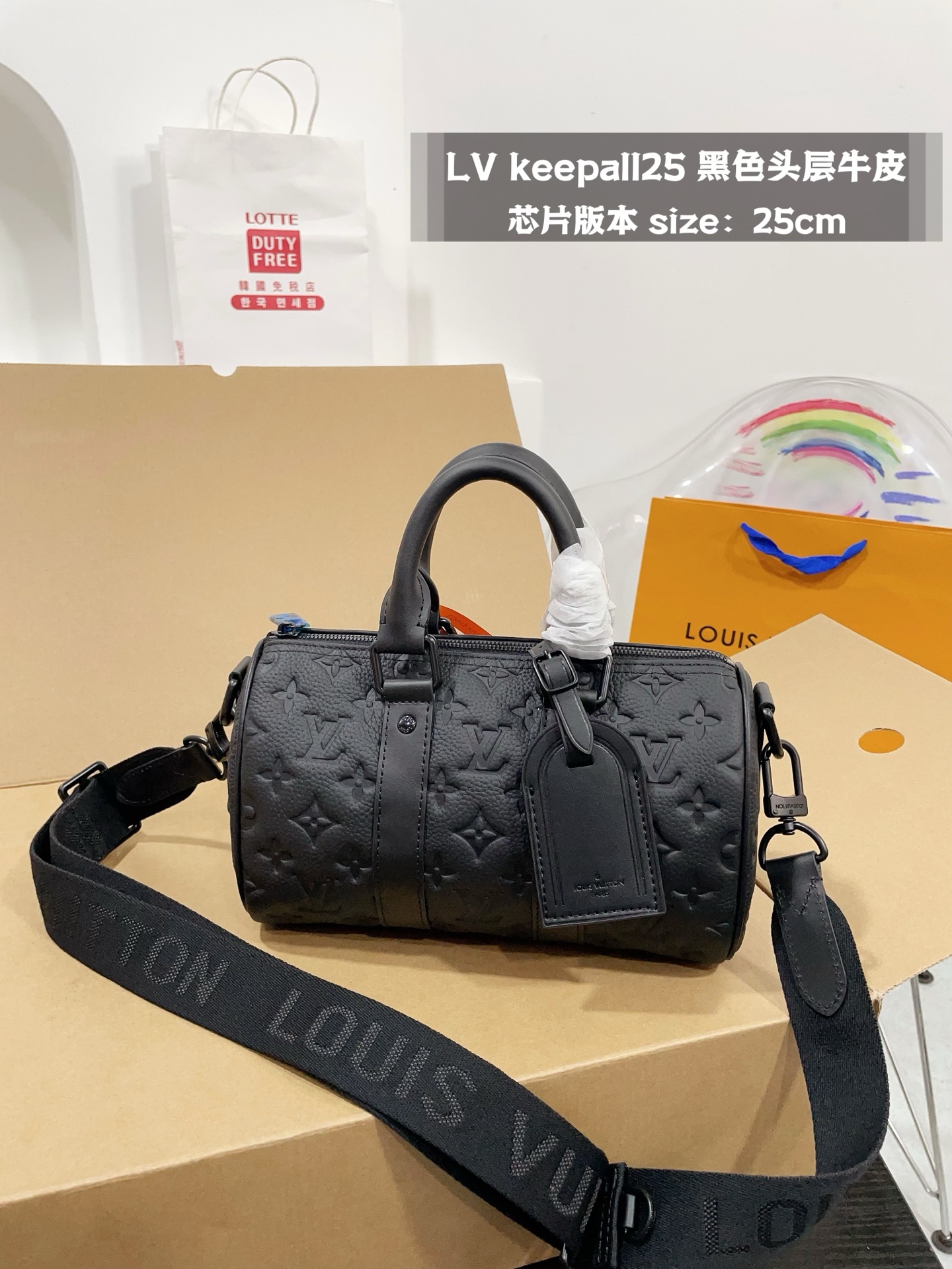 
👑💰215💰折叠礼盒
LV keepall25黑色头层牛皮 质感满满	
黑武士枕头包（芯片版本）
尺寸刚好，圆形设计容量大，包身牛皮压纹很酷宽肩带背起来很舒服，可手提可斜挎可单肩#男士穿搭 #keepall25 #Iv新款