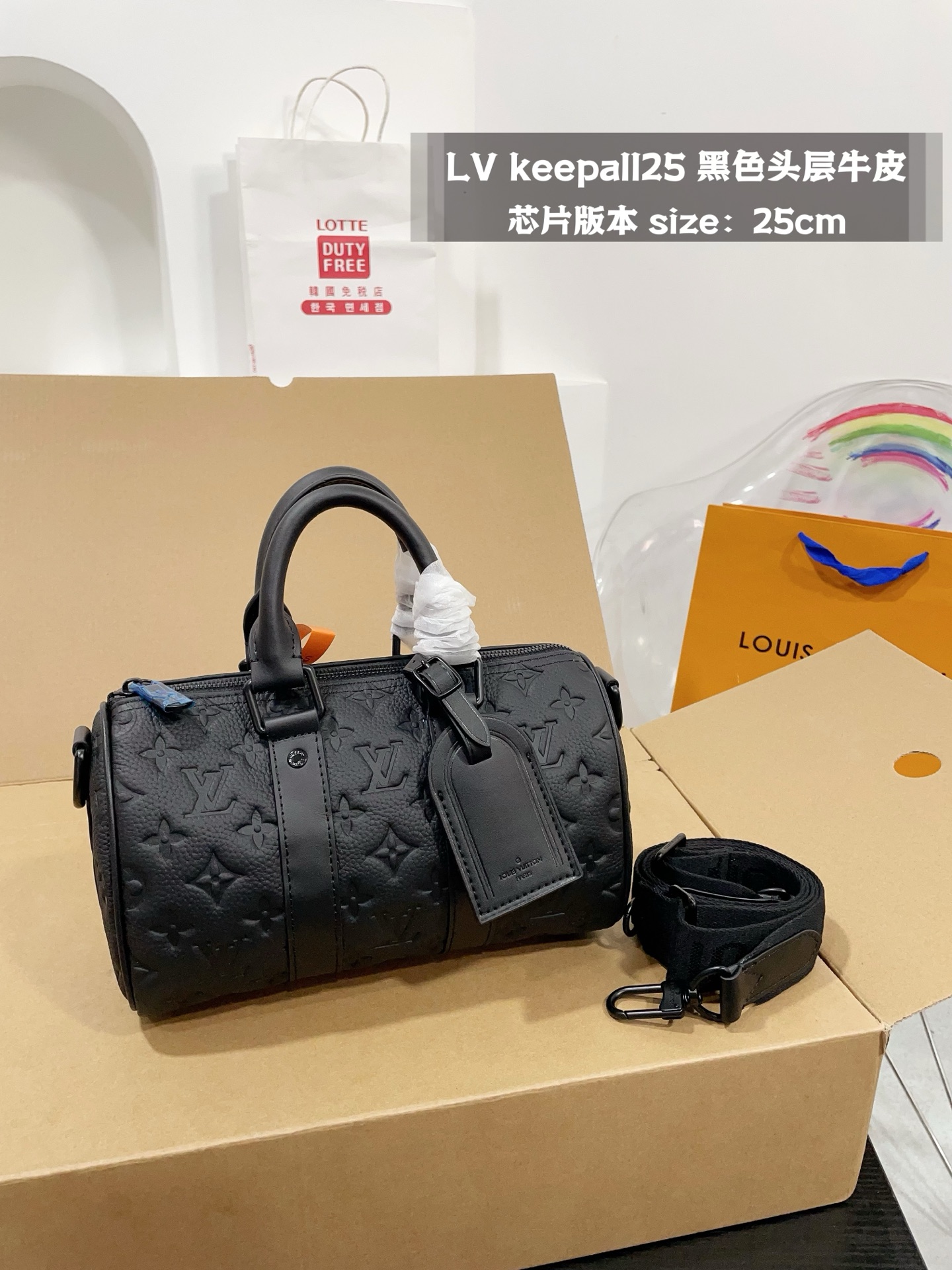 
👑💰215💰折叠礼盒
LV keepall25黑色头层牛皮 质感满满	
黑武士枕头包（芯片版本）
尺寸刚好，圆形设计容量大，包身牛皮压纹很酷宽肩带背起来很舒服，可手提可斜挎可单肩#男士穿搭 #keepall25 #Iv新款