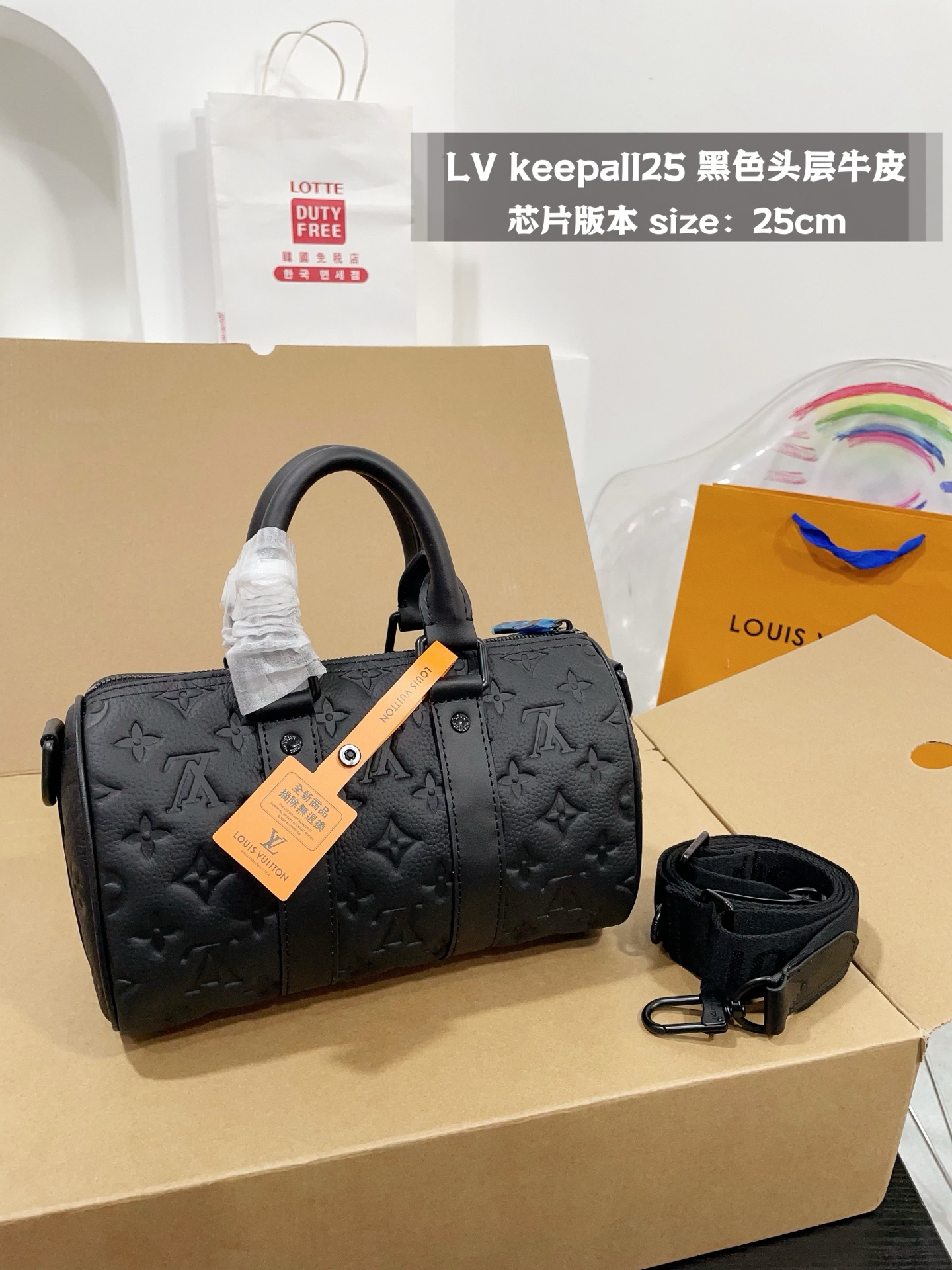 
👑💰215💰折叠礼盒
LV keepall25黑色头层牛皮 质感满满	
黑武士枕头包（芯片版本）
尺寸刚好，圆形设计容量大，包身牛皮压纹很酷宽肩带背起来很舒服，可手提可斜挎可单肩#男士穿搭 #keepall25 #Iv新款