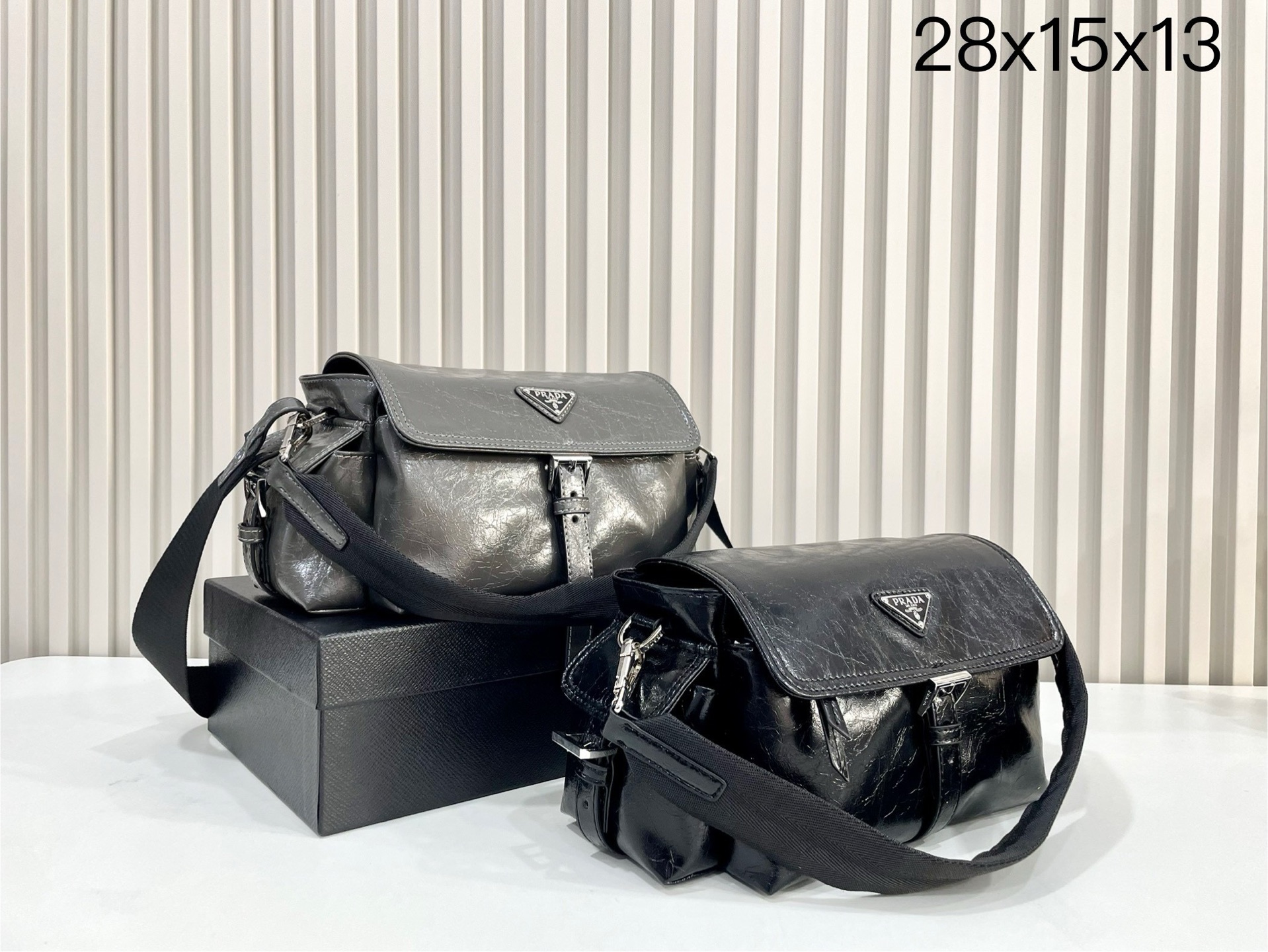 P170 con caja ⚠️ Medidas: 28.15.13cm. Prada, bolso de hombro de nailon, hecho de nailon reciclado resistente al desgast…