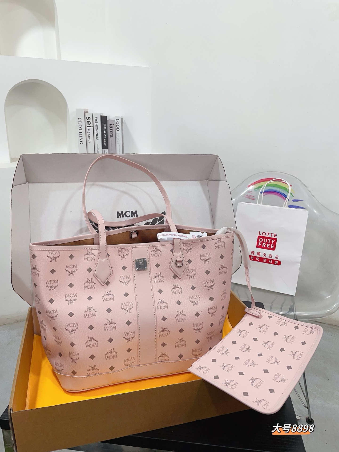 👑P160 caja de avión tamaño 34*30cm. El nuevo bolso de compras de MCM por fin ha sido mejorado. La nueva versión tiene …