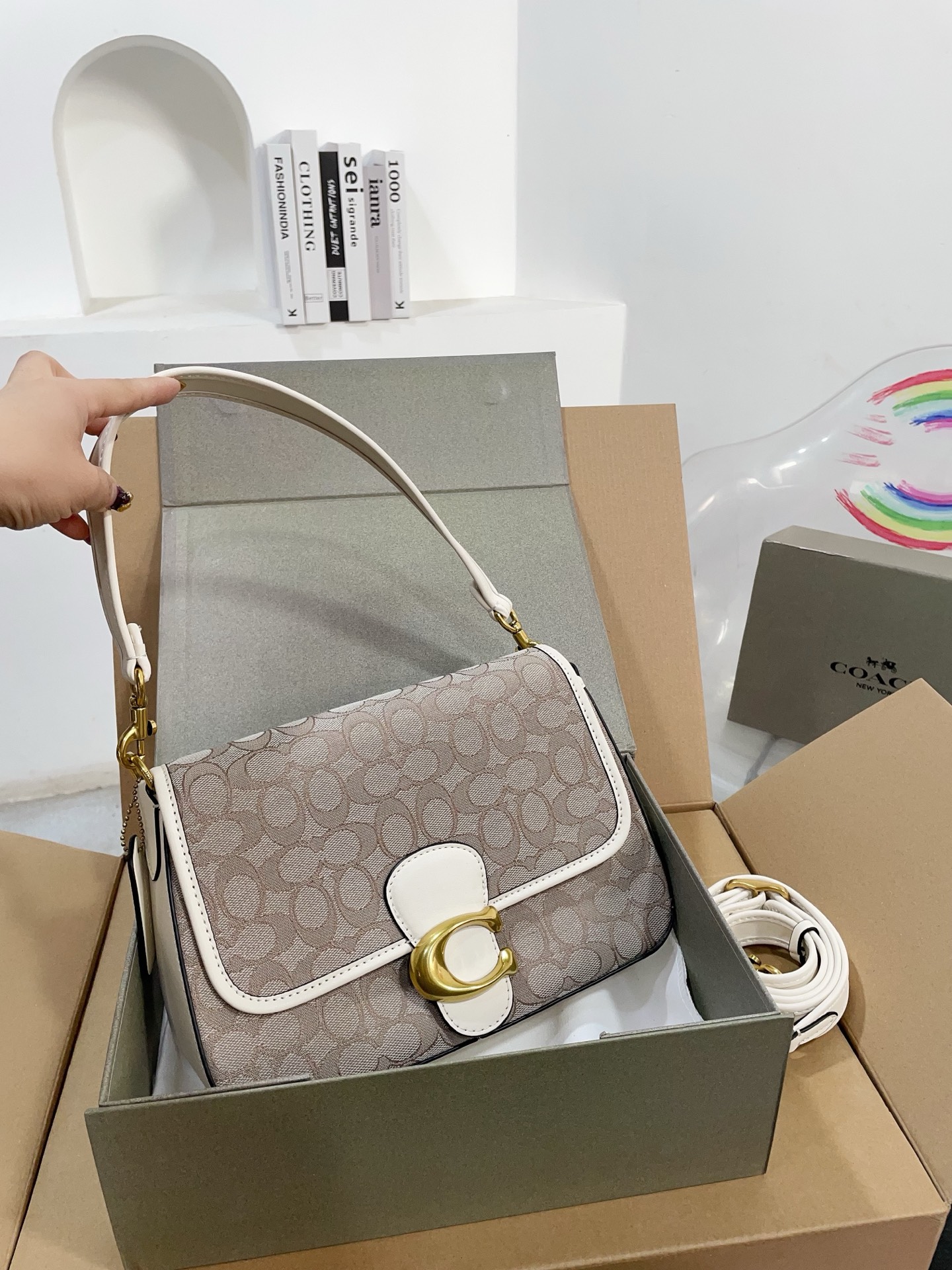 Alternative view of Handbag 09935